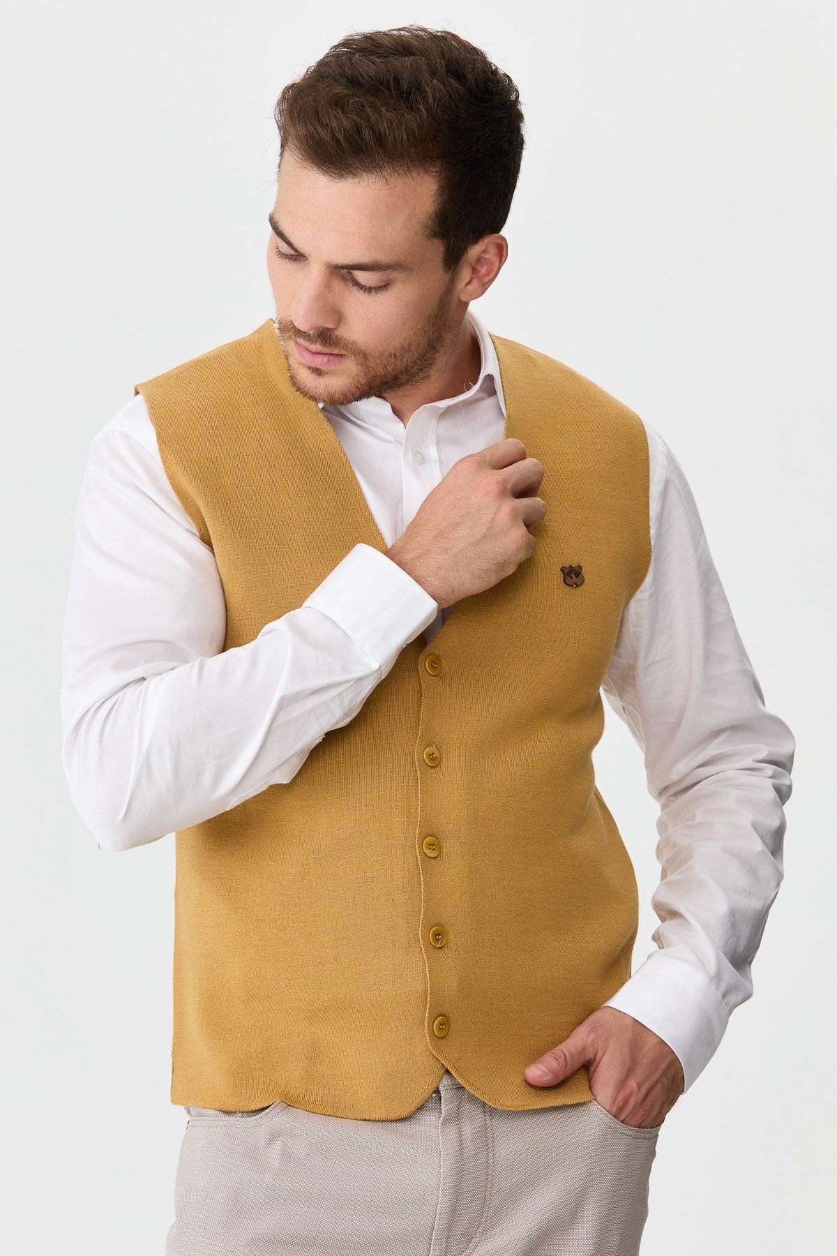 22511Erkek İnce Triko Düz Yelek A.Camel