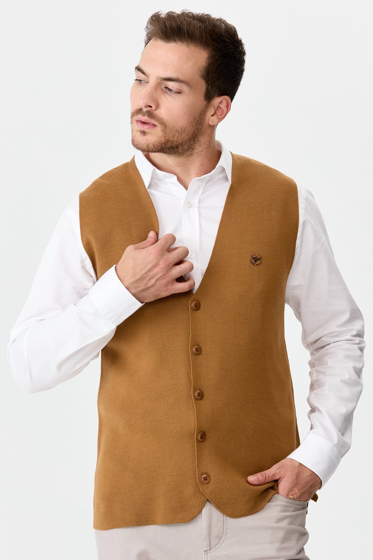 22511Erkek İnce Triko Düz Yelek Camel