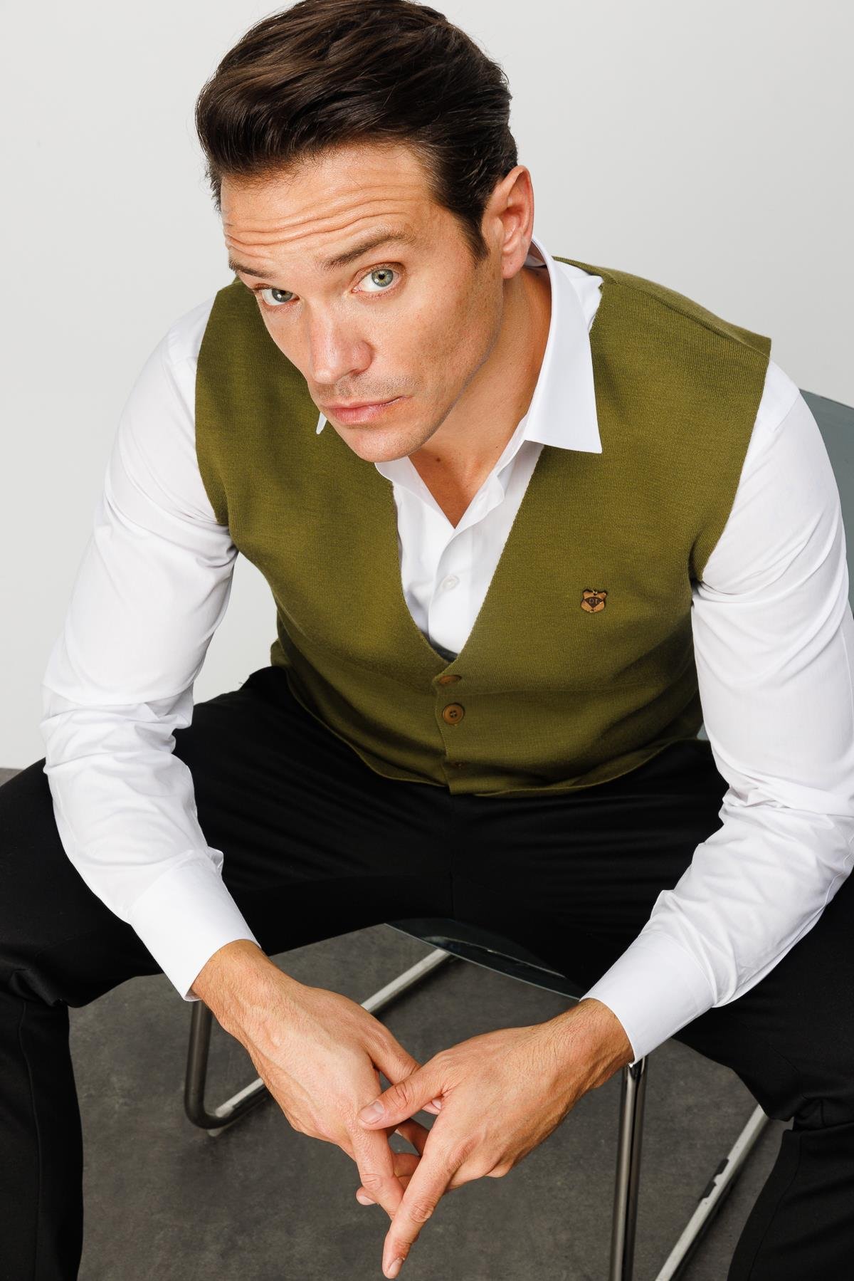 22511Erkek İnce Triko Düz Yelek Haki