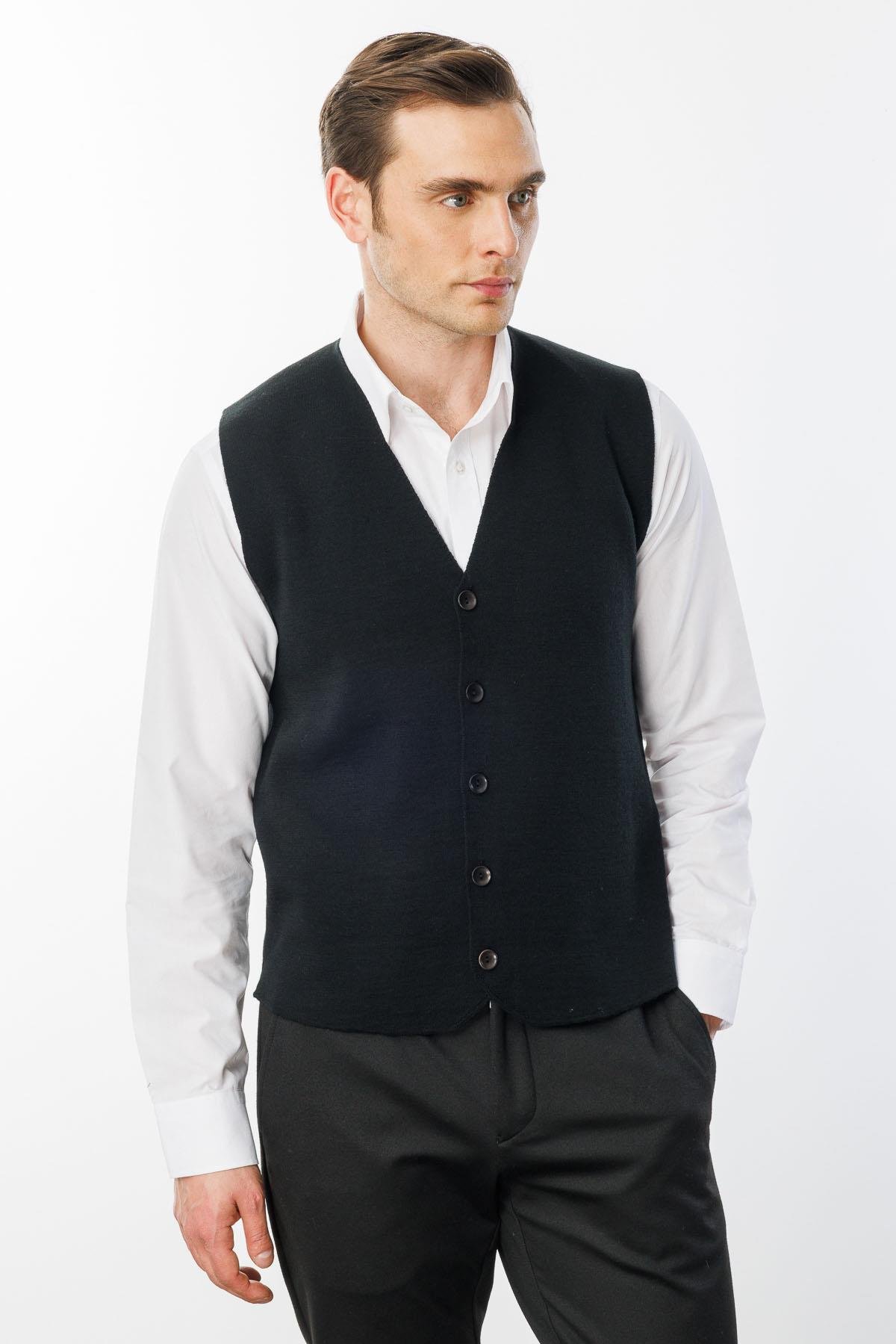 22511Мужской трикотажный жилет черный