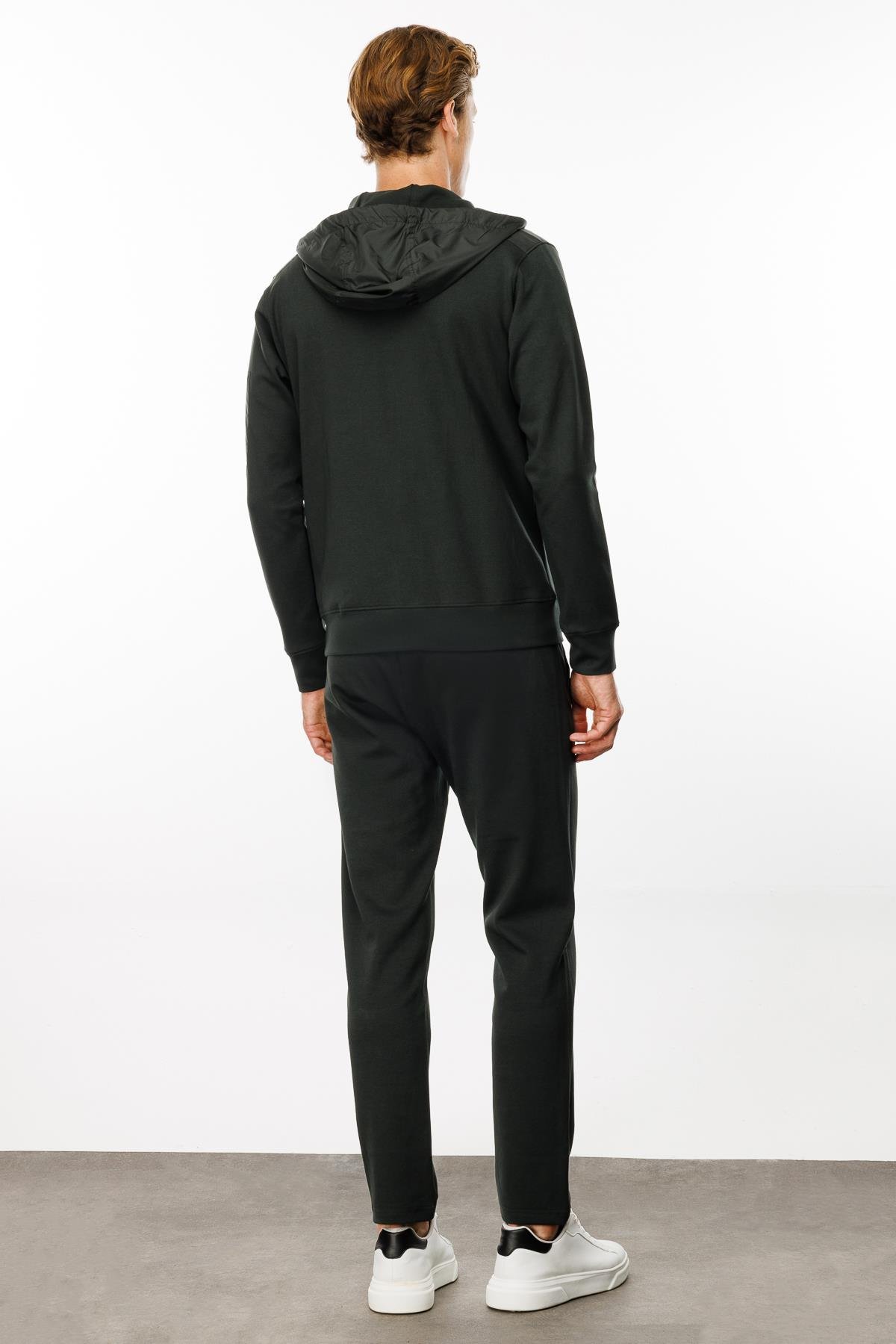 24451Erkek Kapüşonlu Kanguru Cepli Eşofman Üstü Haki