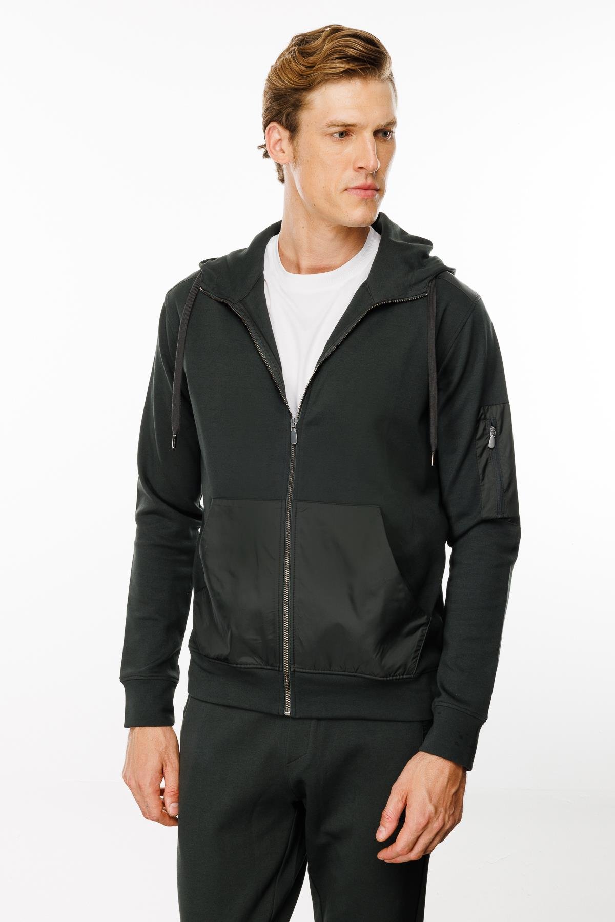 24451Erkek Kapüşonlu Kanguru Cepli Eşofman Üstü Haki