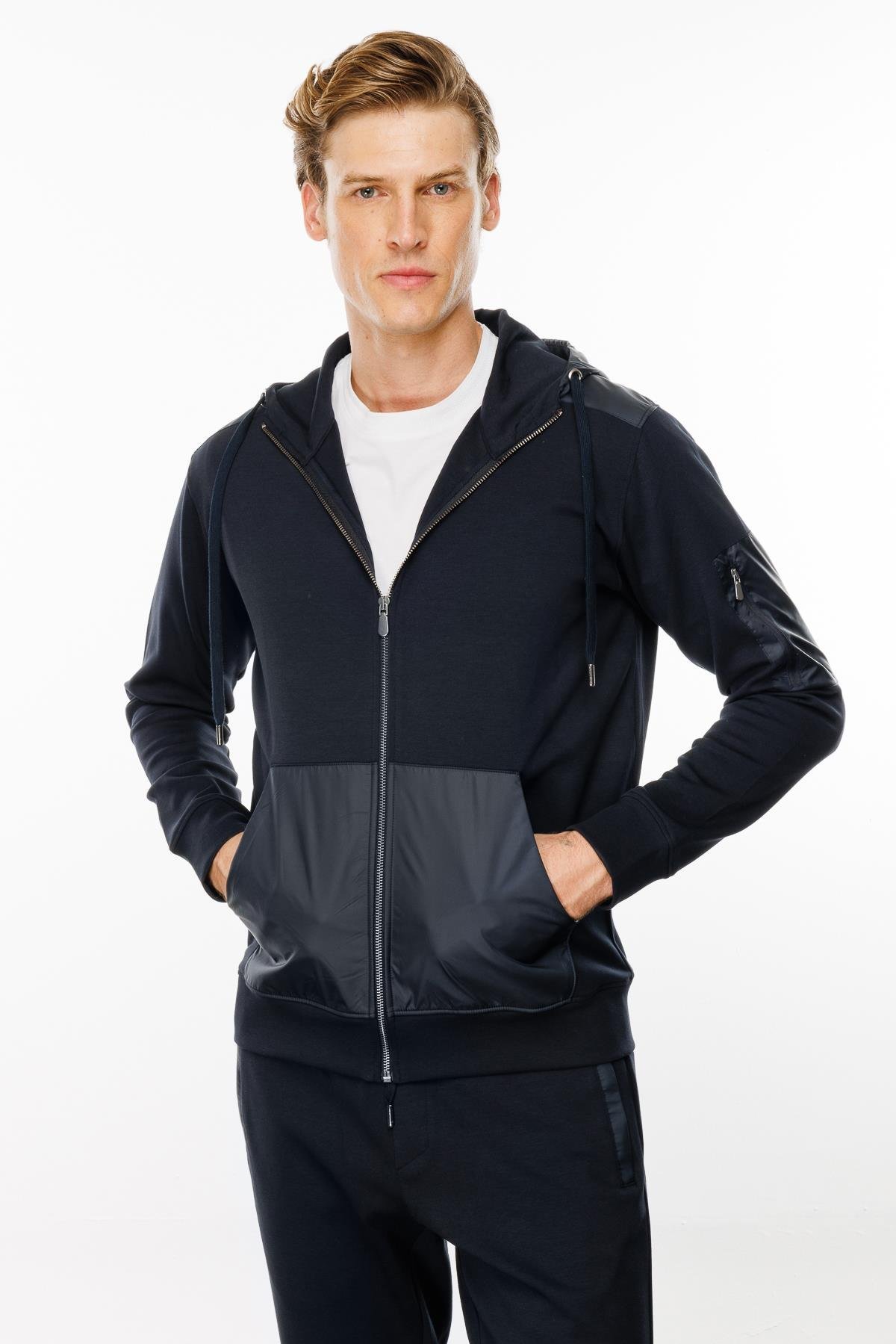 24451Erkek Kapüşonlu Kanguru Cepli Eşofman Üstü Lacivert