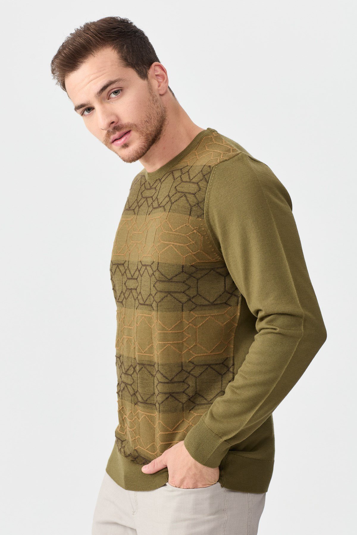 22611Erkek Önü Desenli Yün Kazak A.Haki