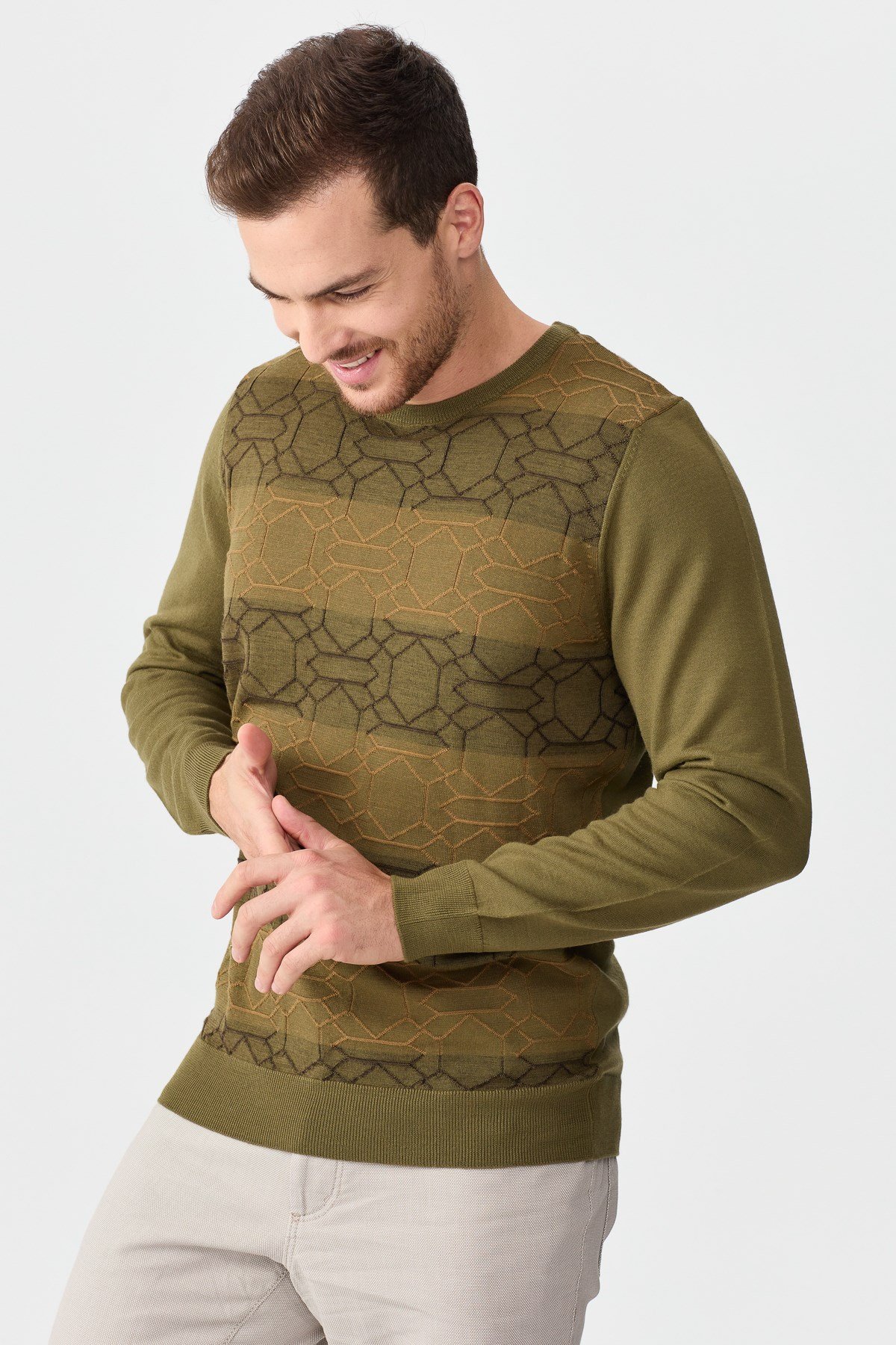 22611Erkek Önü Desenli Yün Kazak A.Haki