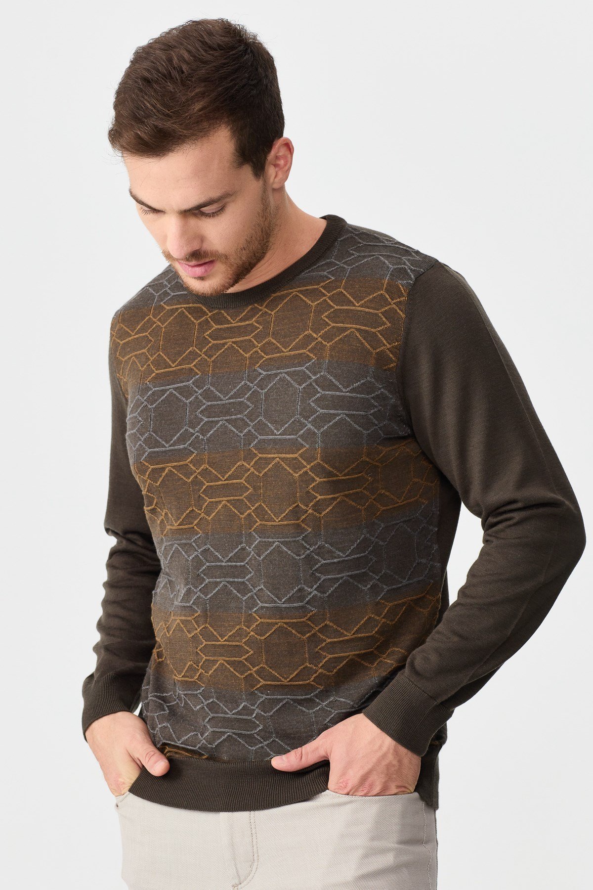 22611Erkek Önü Desenli Yün Kazak D.Kahve