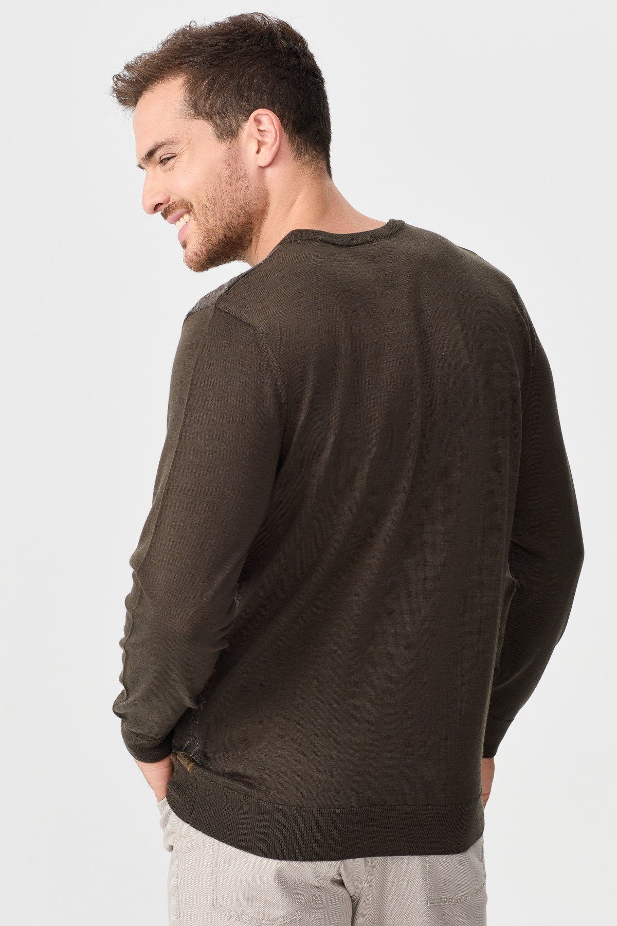 22611Erkek Önü Desenli Yün Kazak D.Kahve