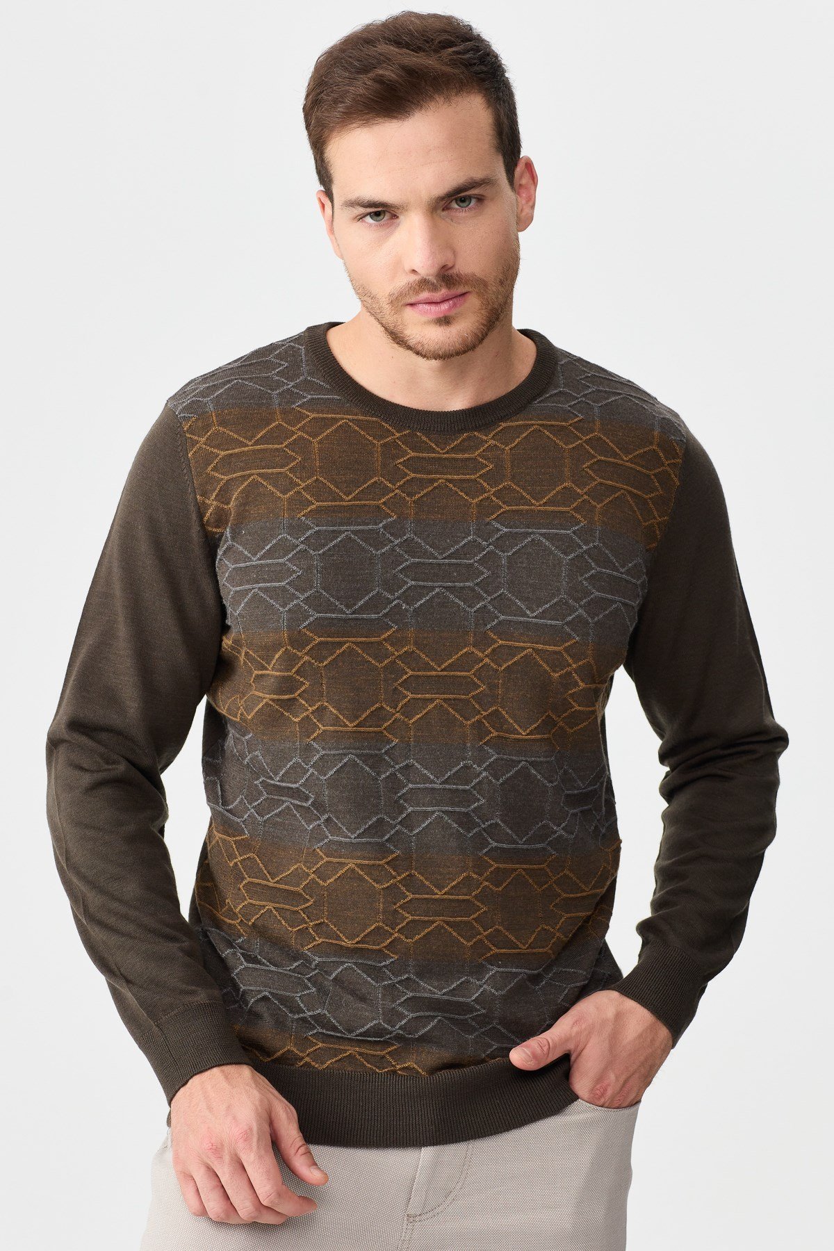 22611Erkek Önü Desenli Yün Kazak D.Kahve