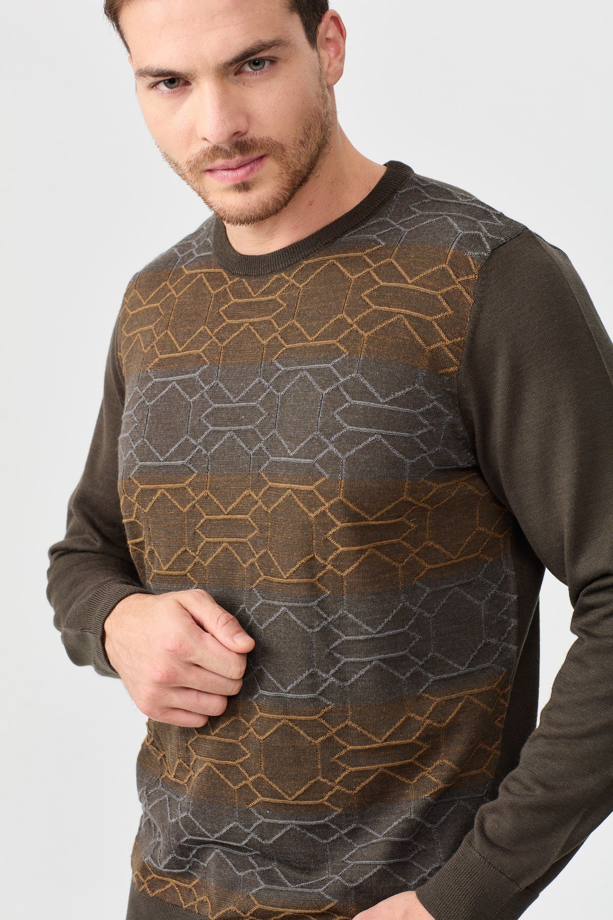 22611Erkek Önü Desenli Yün Kazak D.Kahve