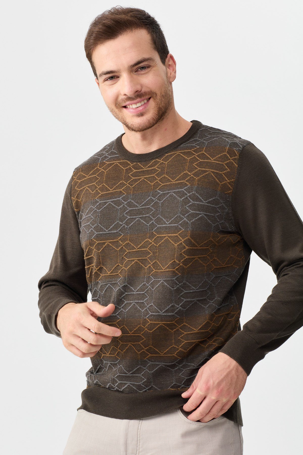 22611Erkek Önü Desenli Yün Kazak D.Kahve