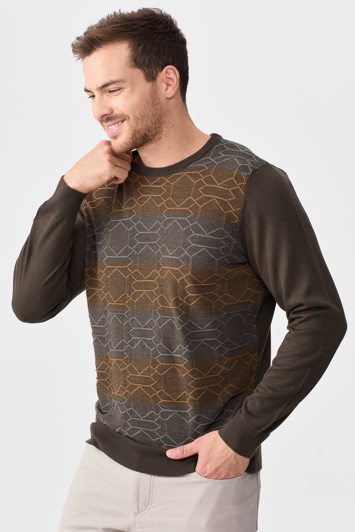 22611Erkek Önü Desenli Yün Kazak D.Kahve