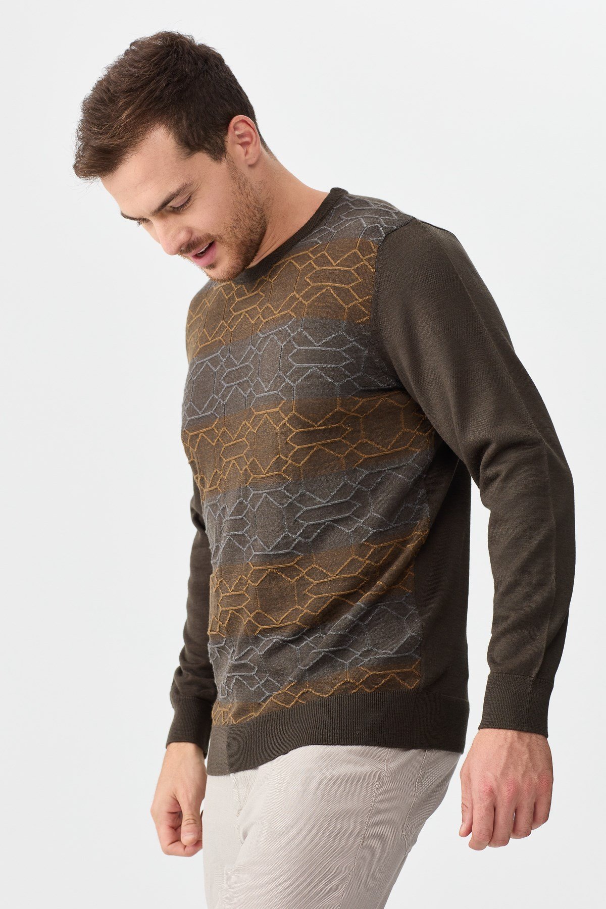 22611Erkek Önü Desenli Yün Kazak D.Kahve