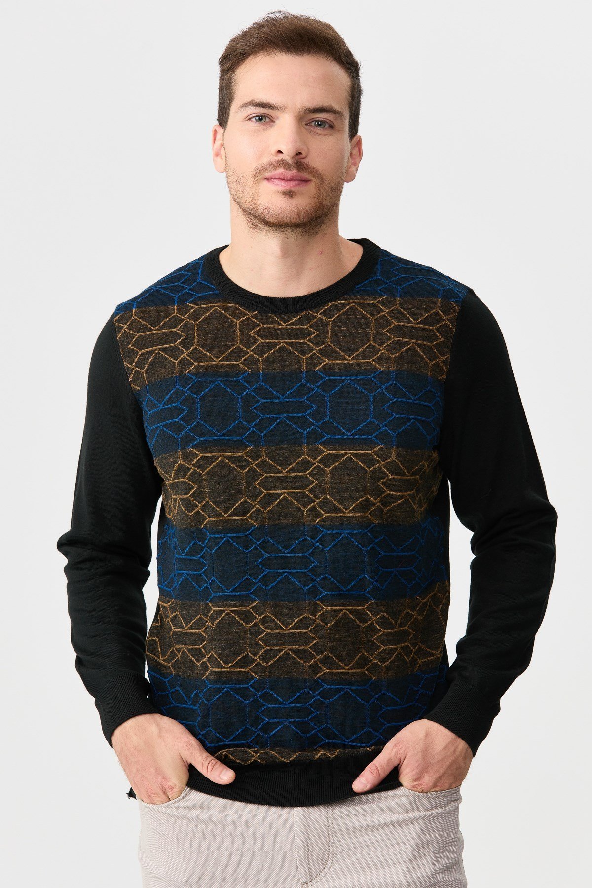 22611Erkek Önü Desenli Yün Kazak Siyah