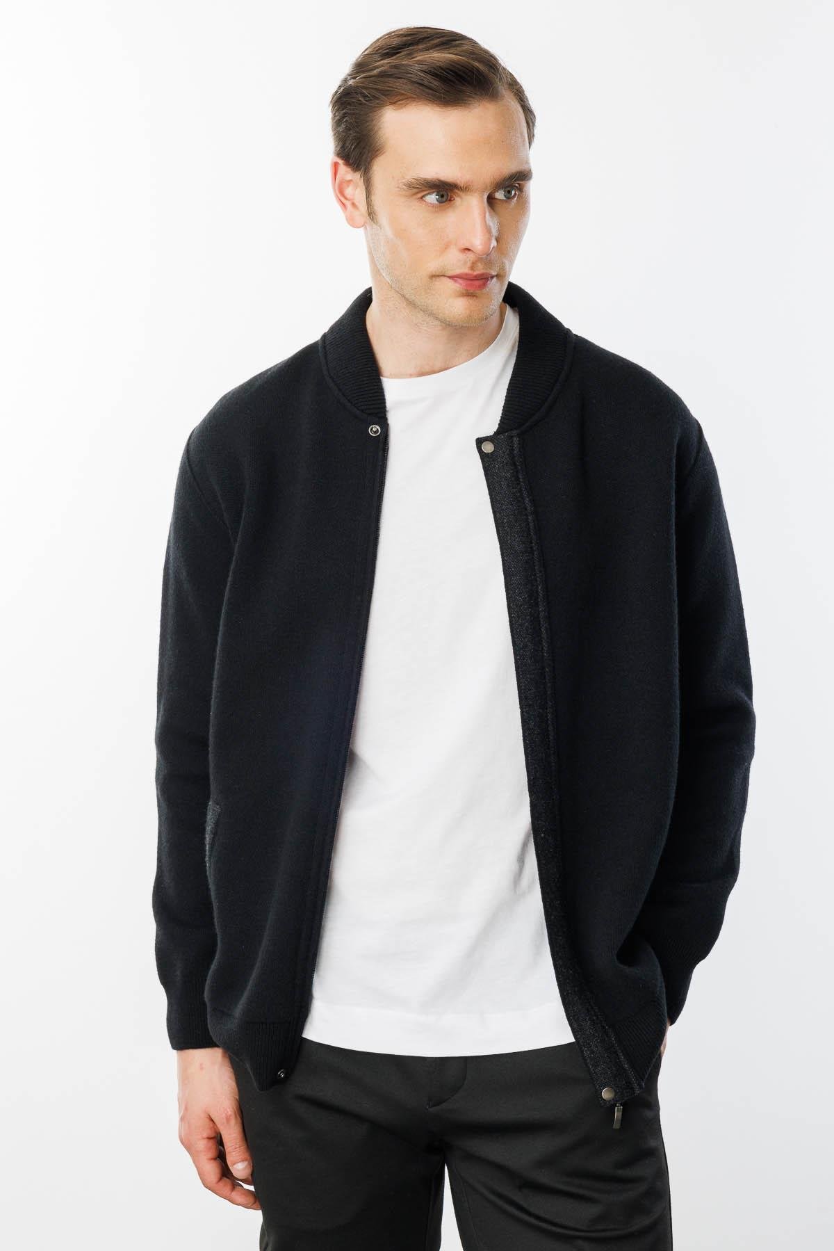 22523Мужское пальто из шерстяного трикотажа Черный