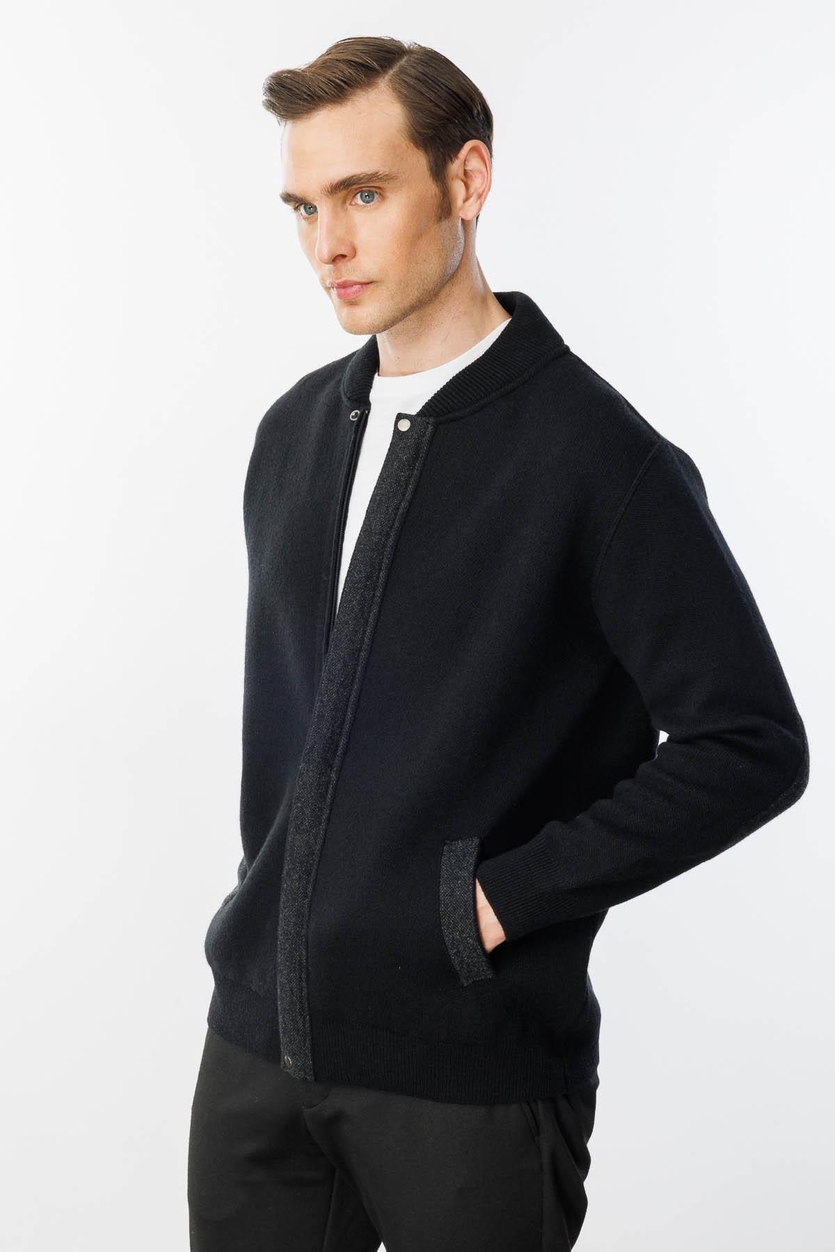 22523Мужское пальто из шерстяного трикотажа Черный