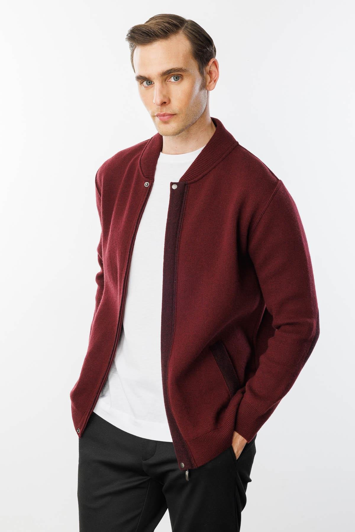 22523Мужское пальто из шерстяного трикотажа цвета сливы