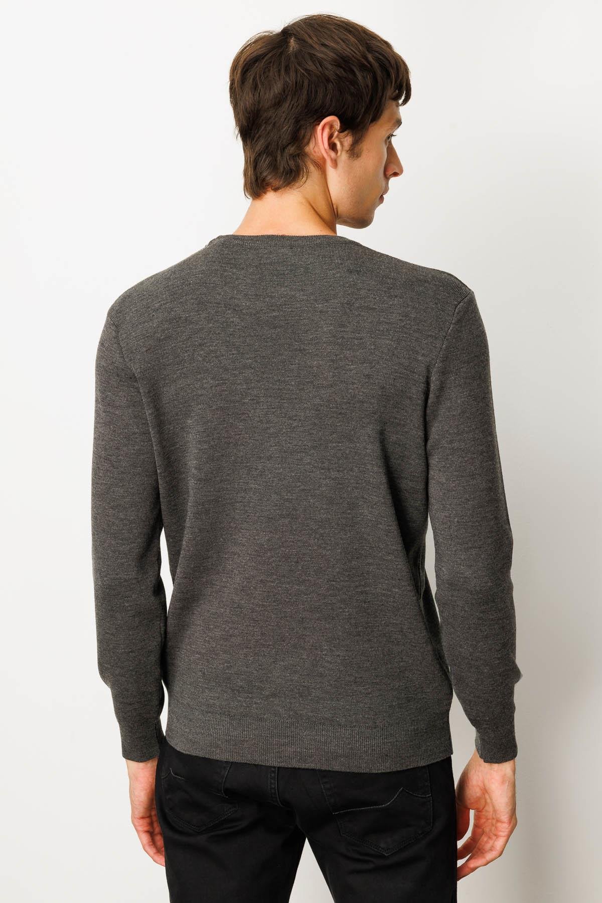 25600Erkek Polo Yaka Çelik Örgü Yün Kazak K.Füme