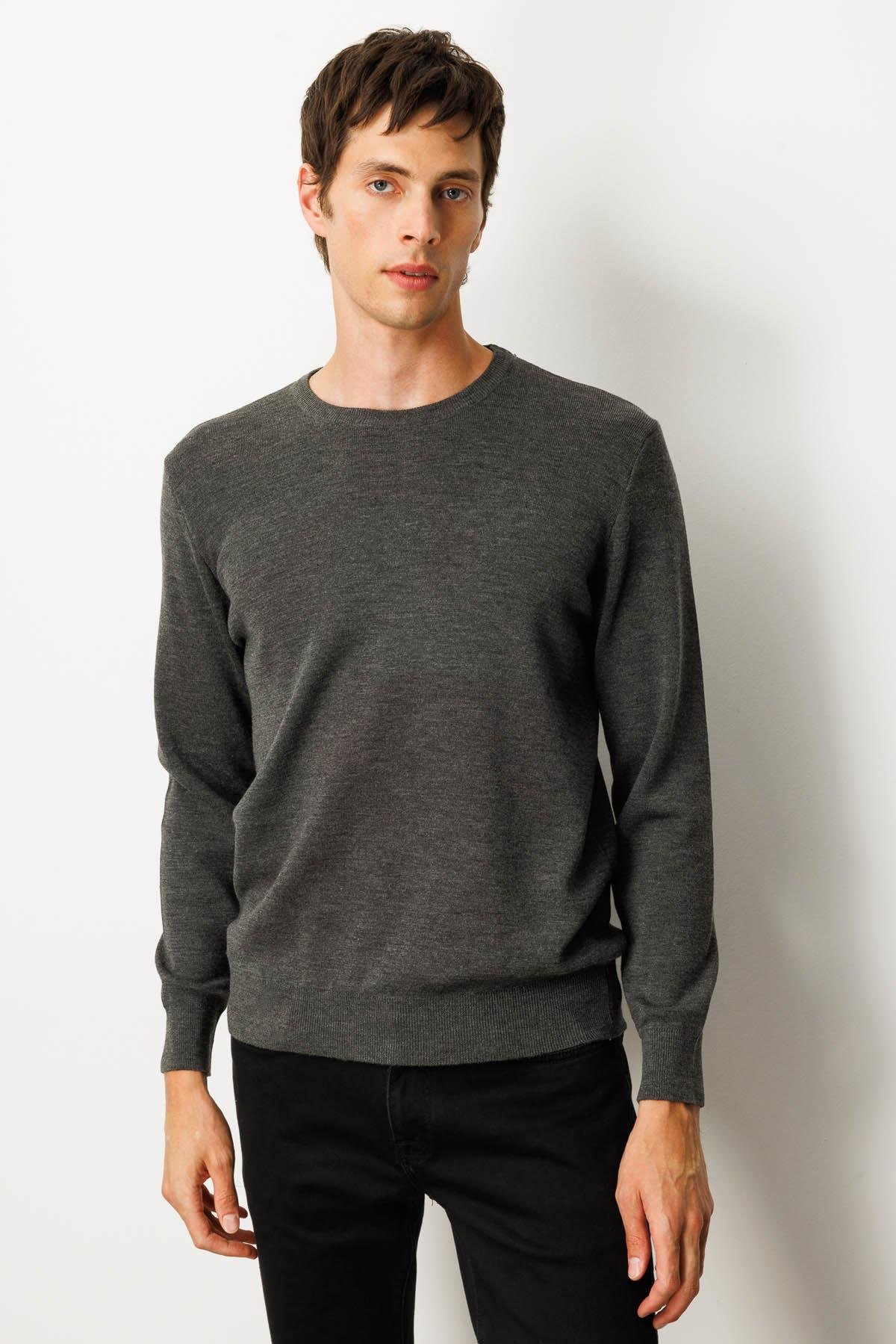 25600Erkek Polo Yaka Çelik Örgü Yün Kazak K.Füme