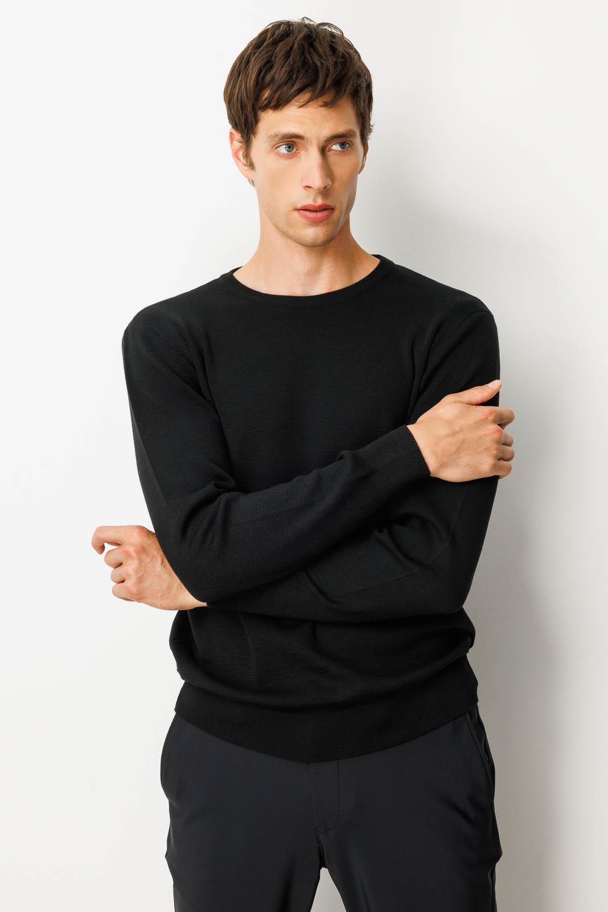 25600Erkek Polo Yaka Çelik Örgü Yün Kazak Siyah