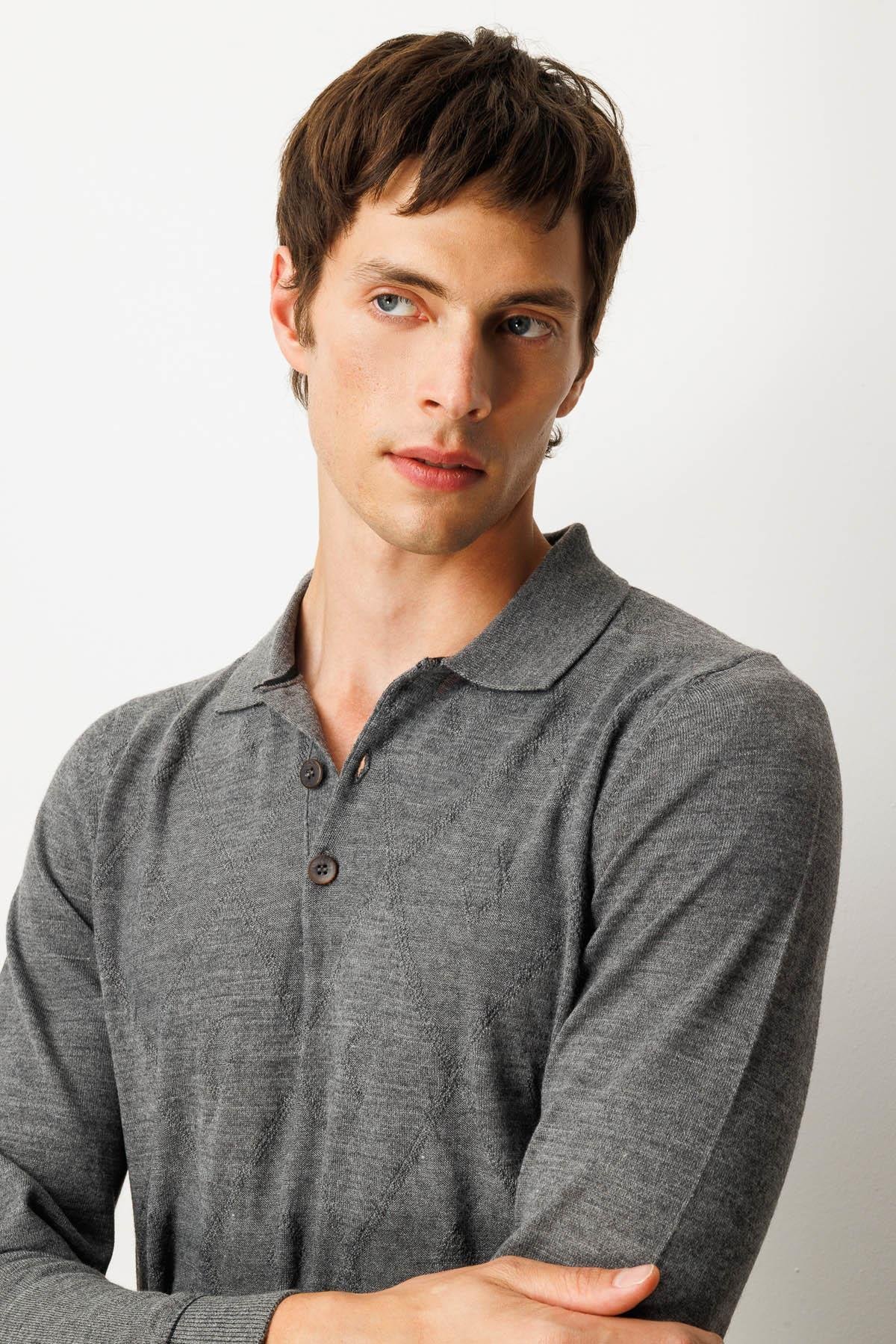 25606Erkek Polo Yaka Çizgili Baklavalı Yün Kazak Füme