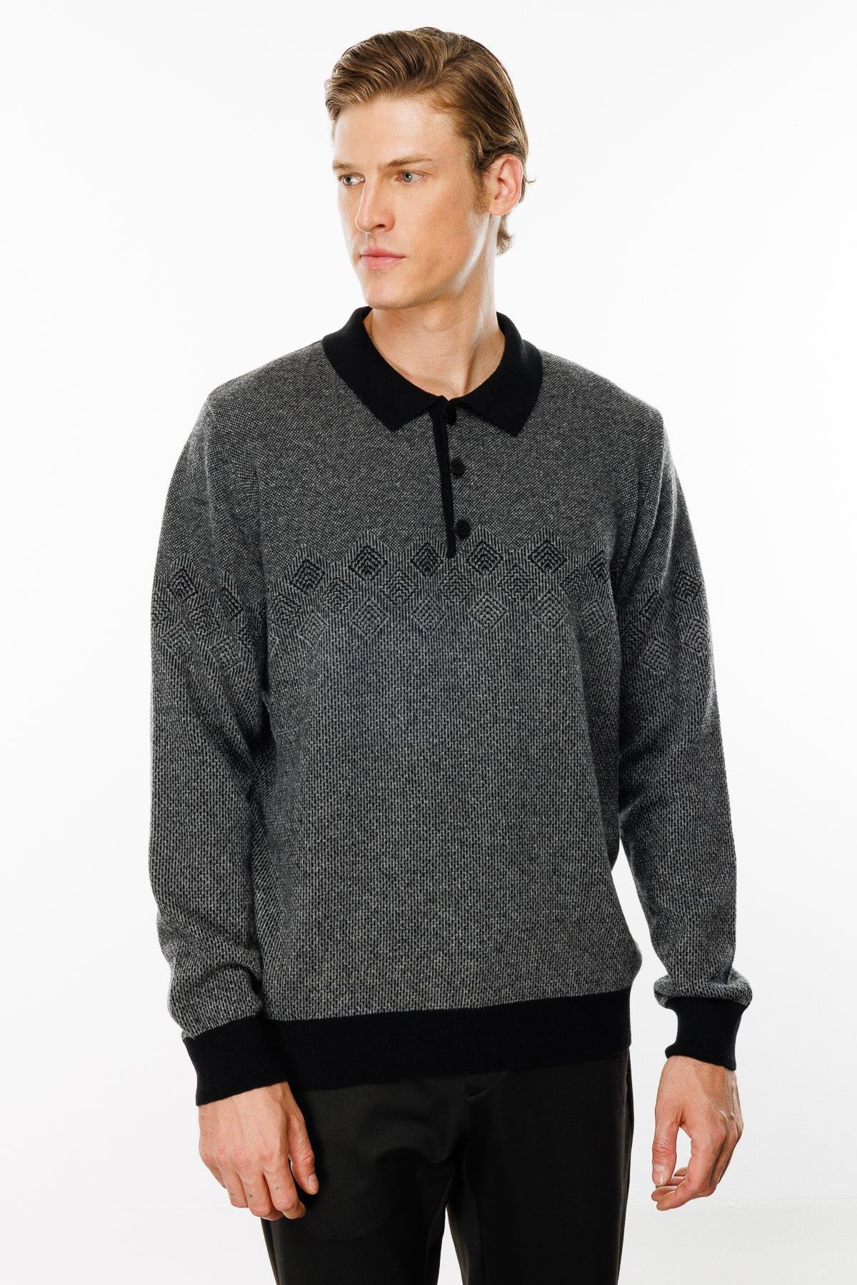 24520Erkek Polo Yaka Göğsü Baklava Desenli Yün Kazak Siyah