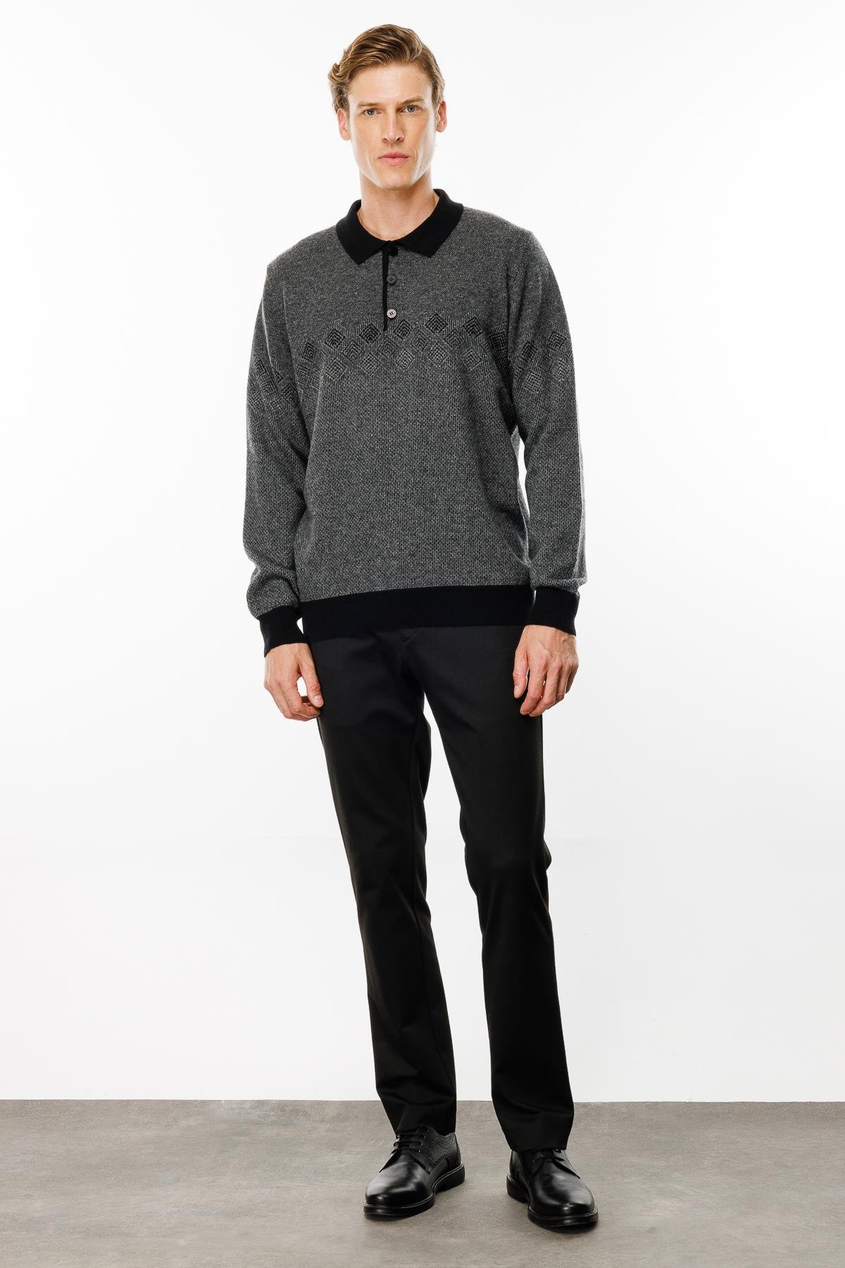 24520Erkek Polo Yaka Göğsü Baklava Desenli Yün Kazak Siyah