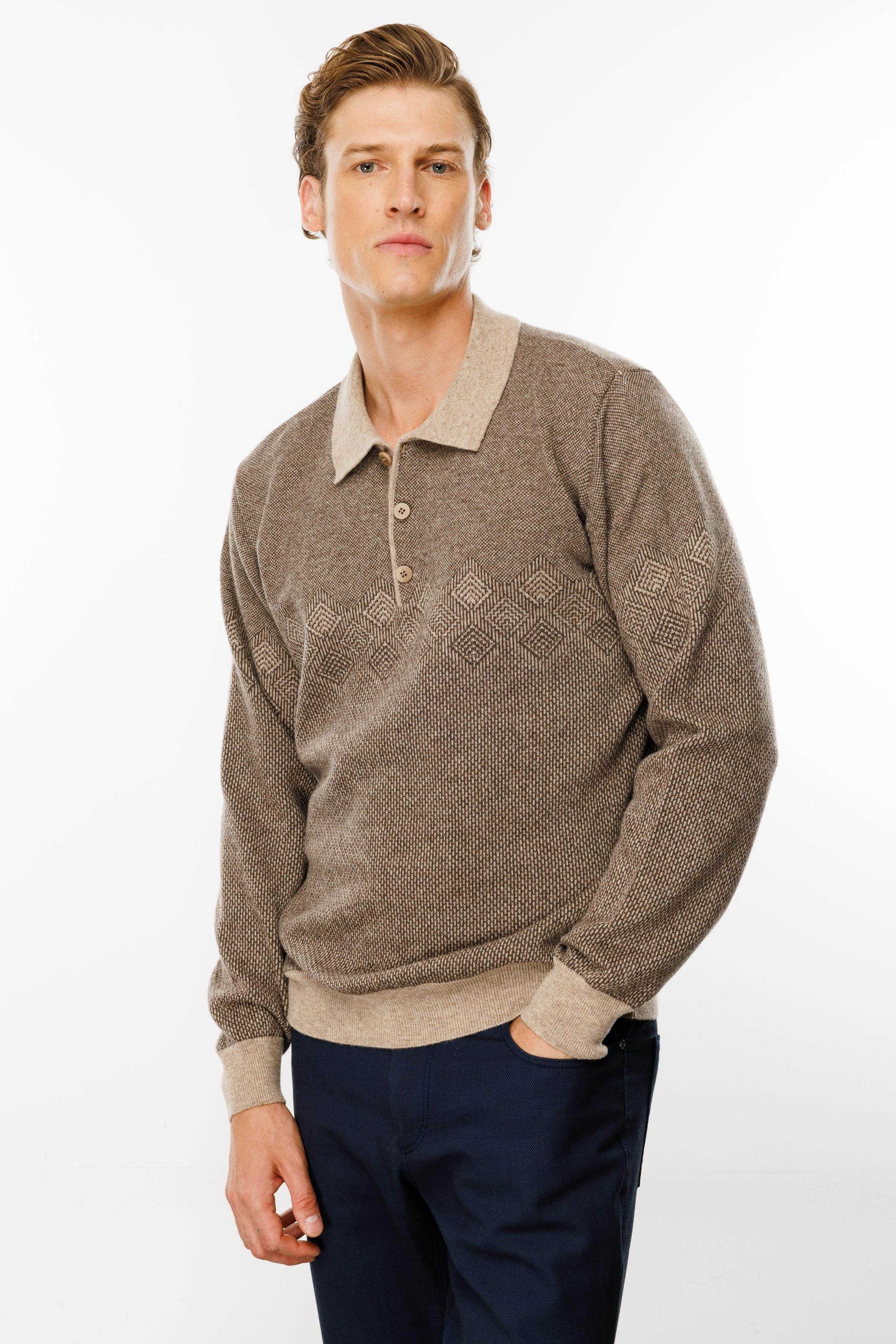 24520Erkek Polo Yaka Göğsü Baklava Desenli Yün Kazak K.Bej