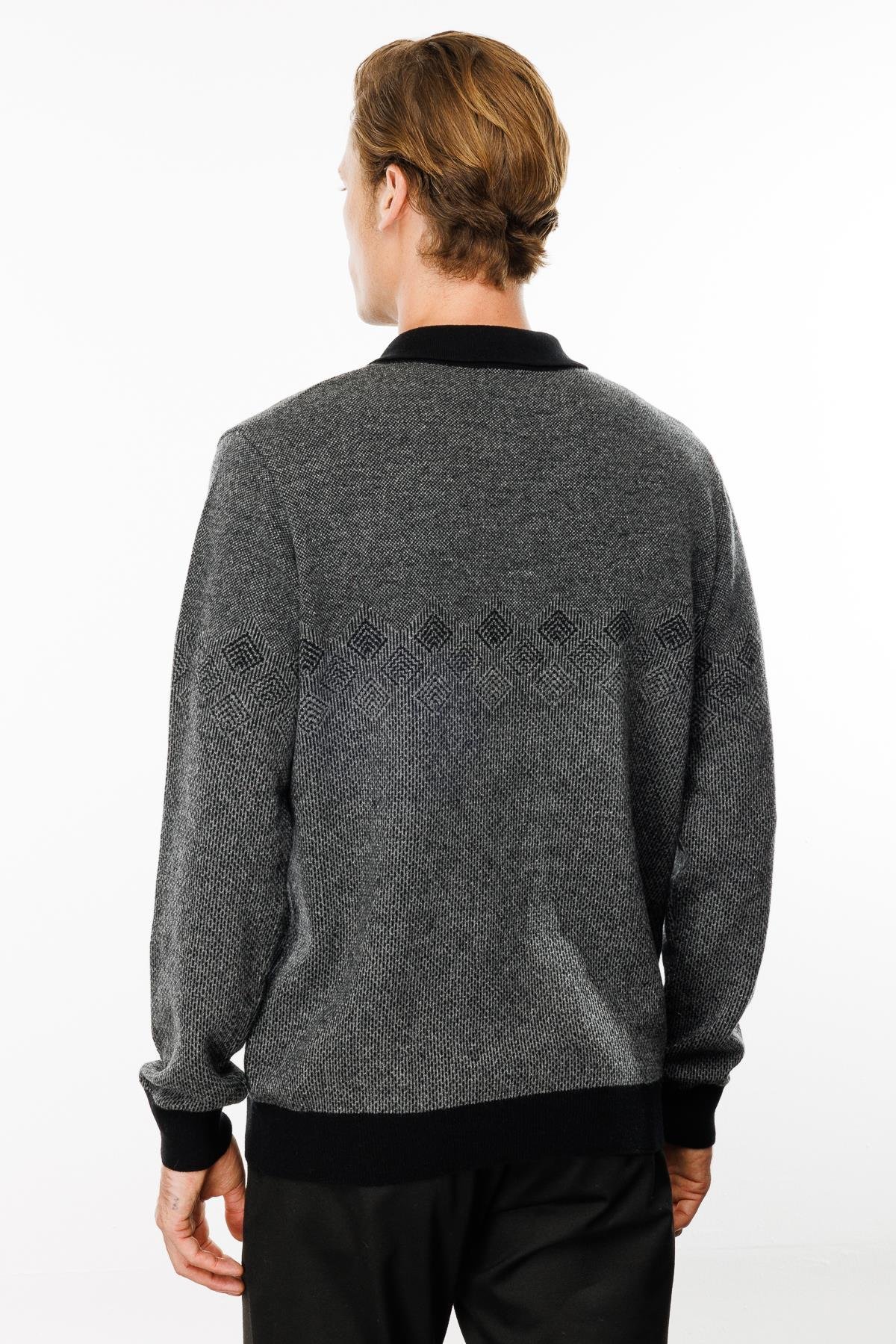 24520Erkek Polo Yaka Göğsü Baklava Desenli Yün Kazak Siyah