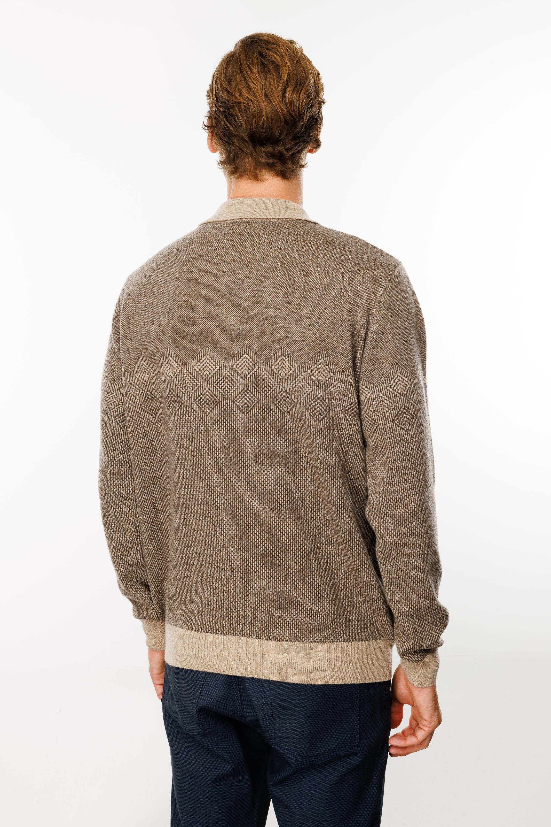 24520Erkek Polo Yaka Göğsü Baklava Desenli Yün Kazak K.Bej