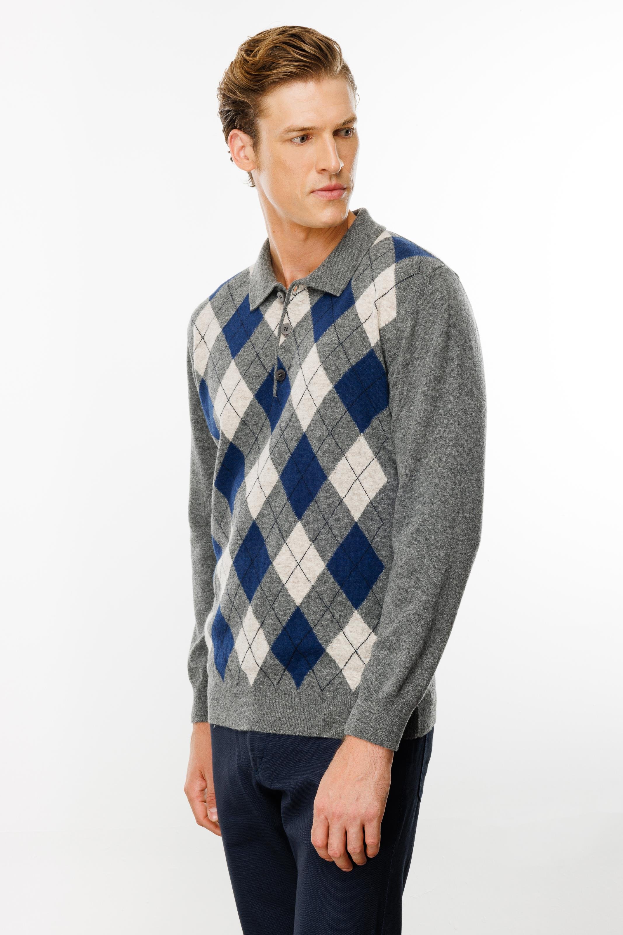 24513Erkek Polo Yaka Önü Baklaca Desenli Yün Kazak Füme