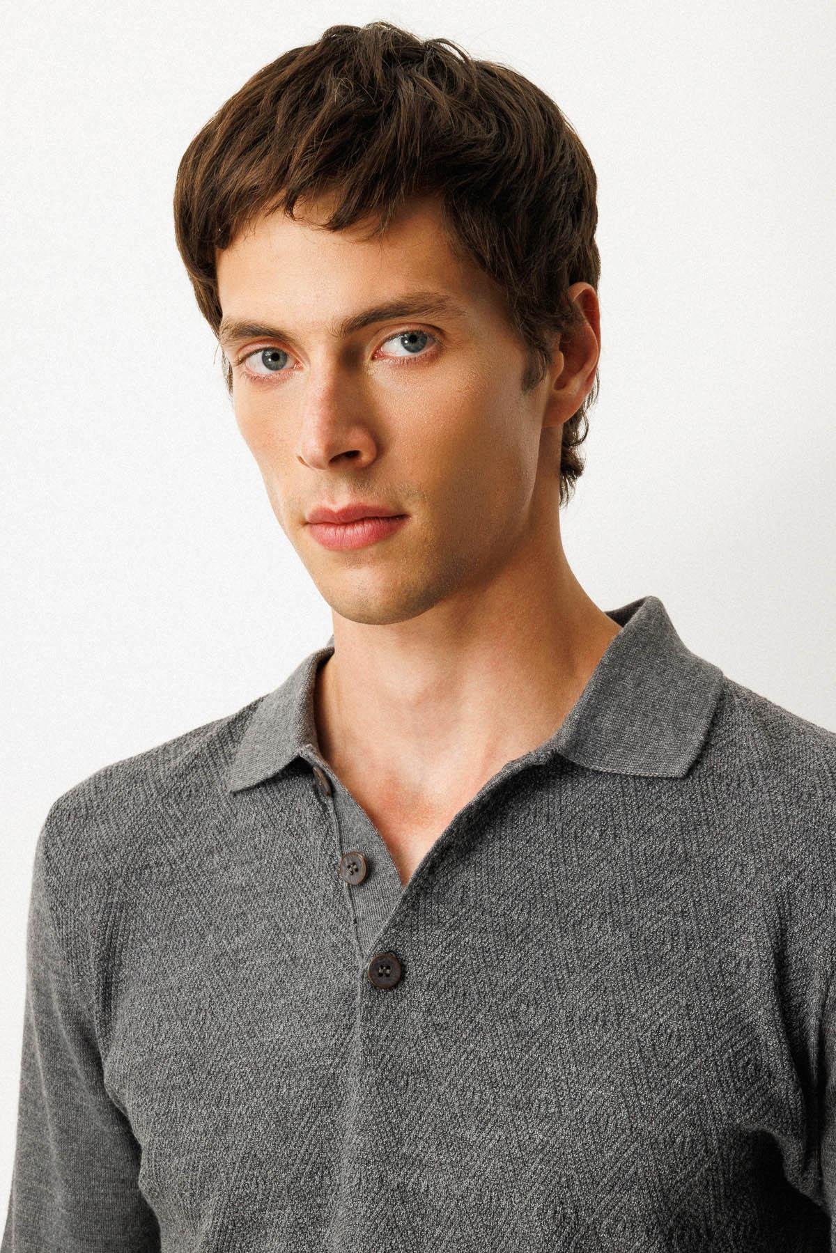 25608Erkek Polo Yaka Önü Baklavalı Triko Kazak Füme