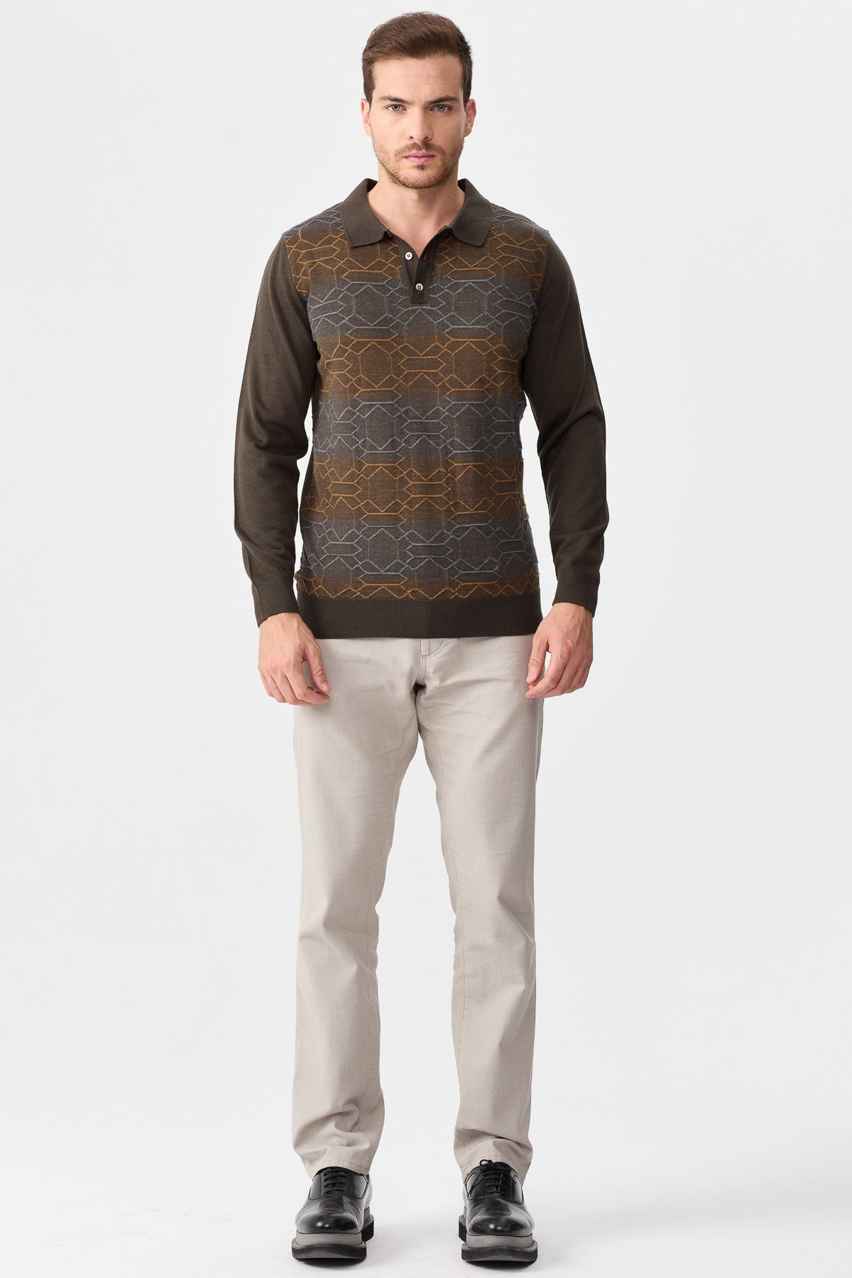 22613Erkek Polo Yaka Önü Desenli Kazak D.Kahve