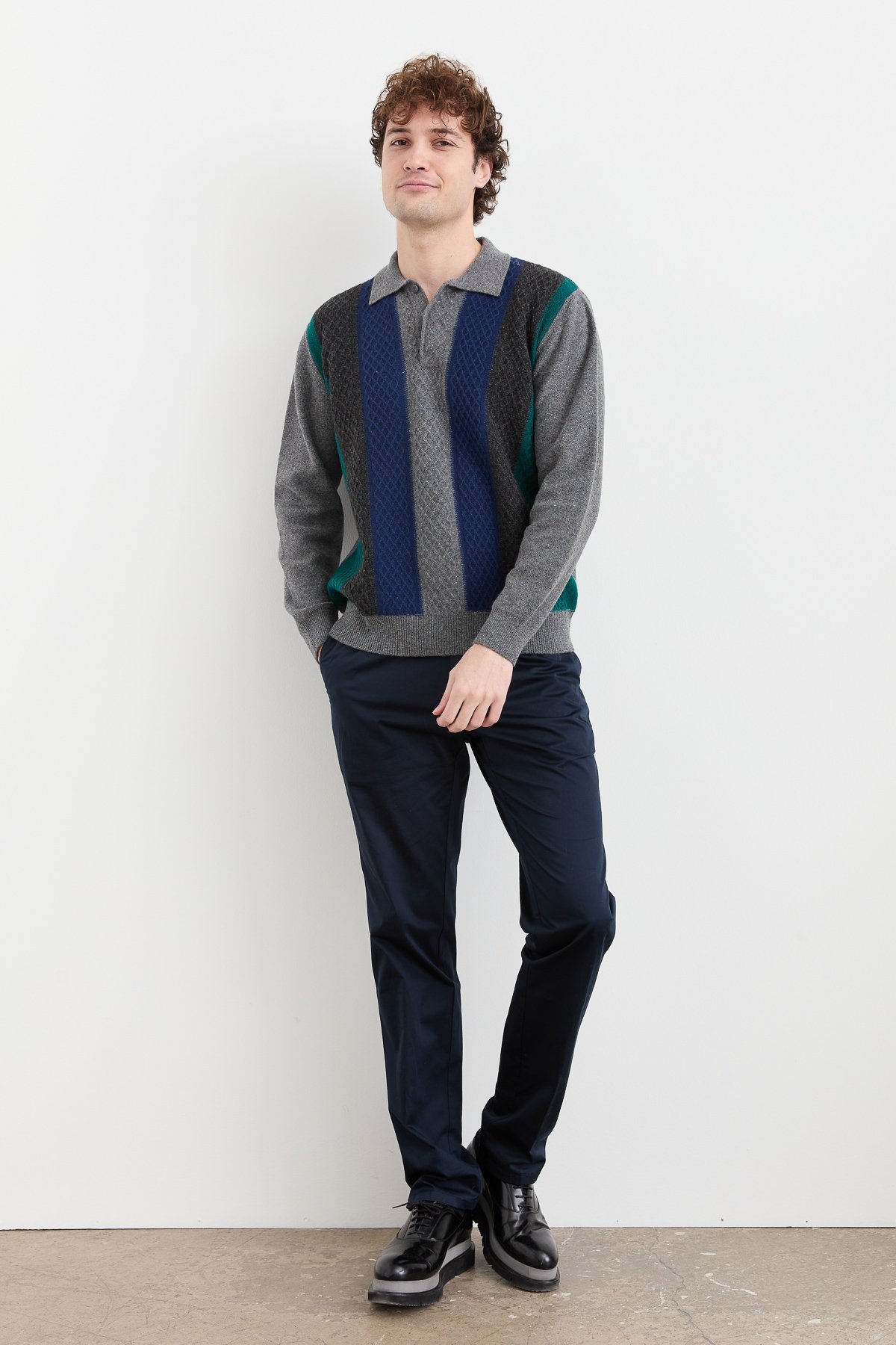 23507Erkek Polo Yaka Önü Desenli Yün Kazak Füme