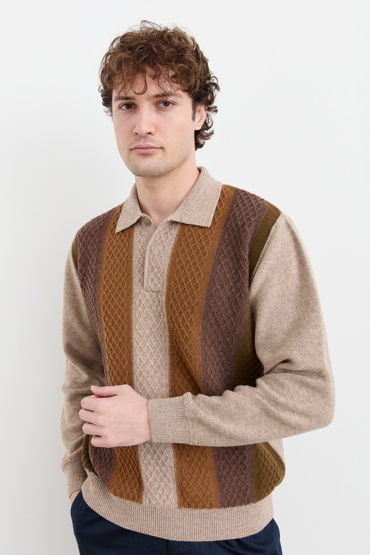 23507Erkek Polo Yaka Önü Desenli Yün Kazak K.Bej