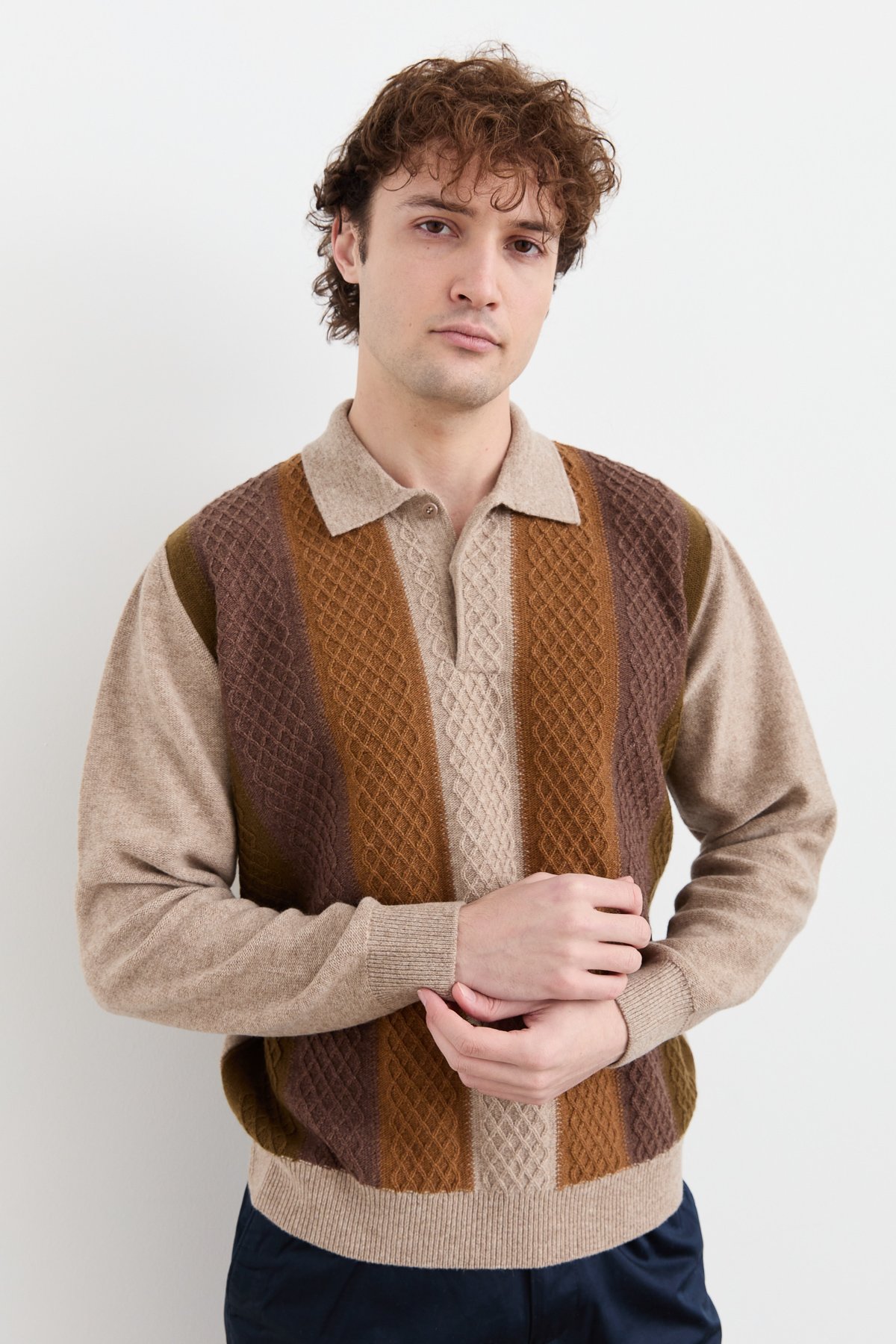 23507Erkek Polo Yaka Önü Desenli Yün Kazak K.Bej