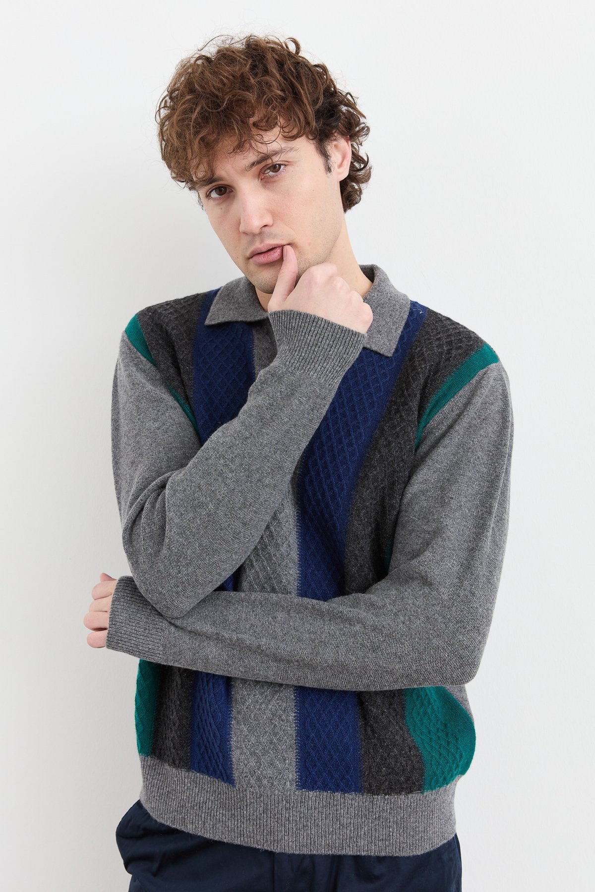 23507Erkek Polo Yaka Önü Desenli Yün Kazak Füme