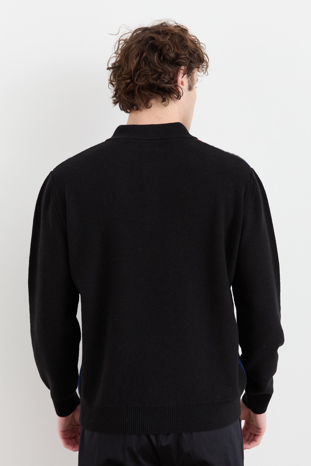 23507Erkek Polo Yaka Önü Desenli Yün Kazak Siyah