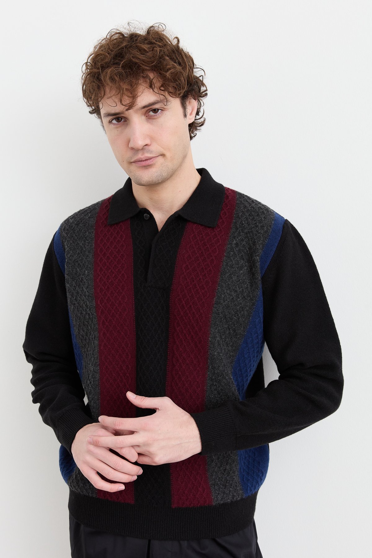 23507Erkek Polo Yaka Önü Desenli Yün Kazak Siyah