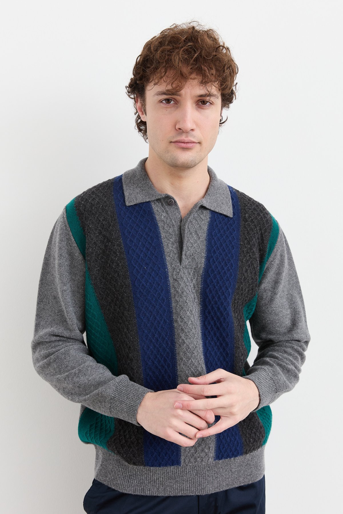 23507Erkek Polo Yaka Önü Desenli Yün Kazak Füme