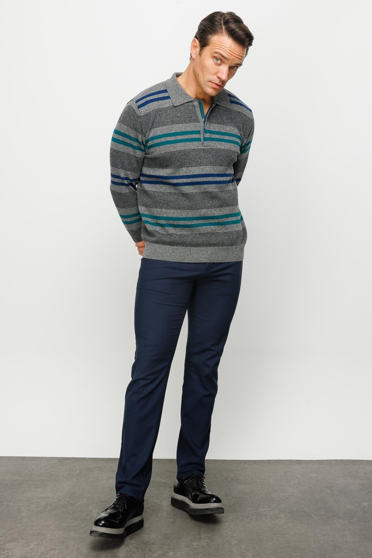 23502Erkek Polo Yaka Renkli Çizgili Kalın Yün Kazak Füme