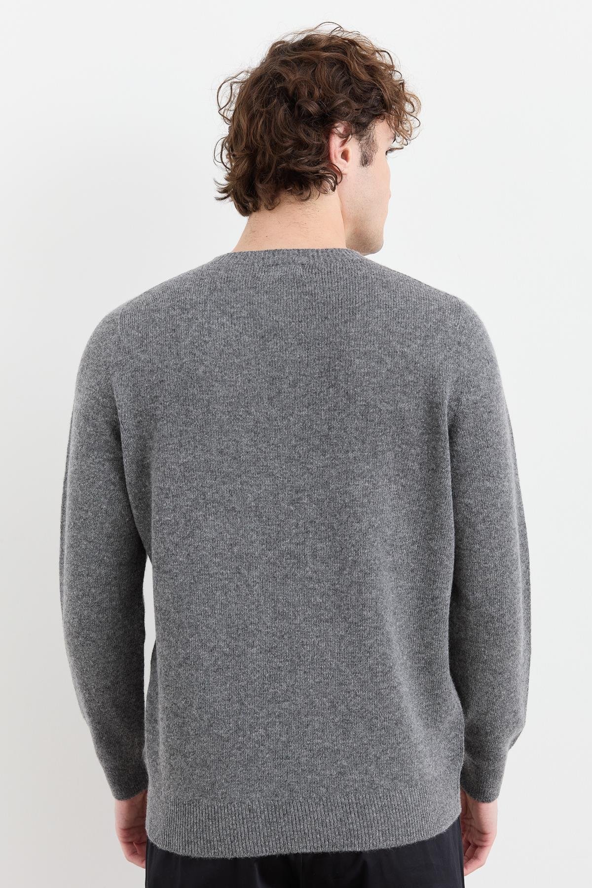 23525Erkek Sıfır Yaka Basic Yün Kazak Füme