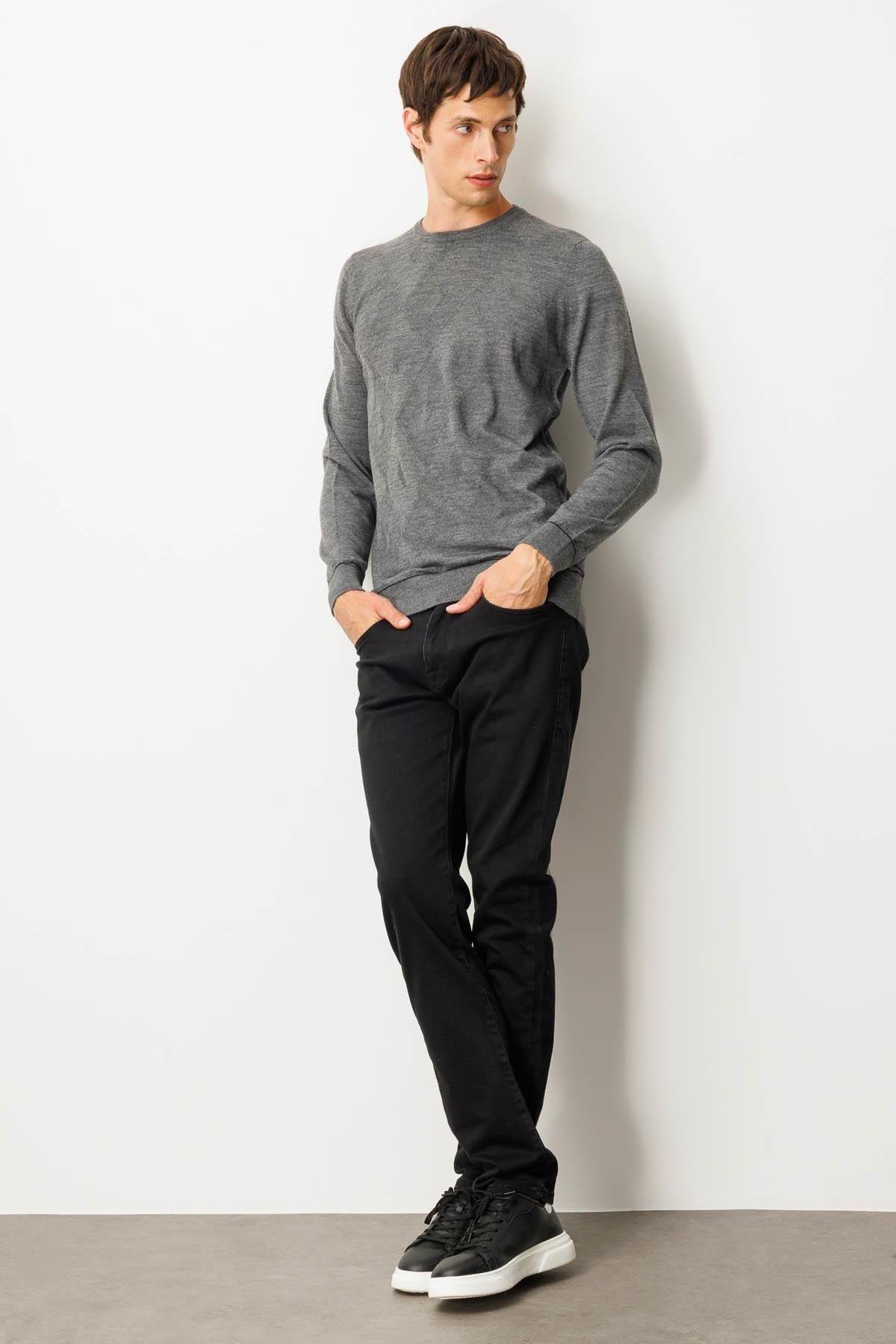 25603Erkek Sıfır Yaka Çizgili Baklavalı Yün Kazak Füme