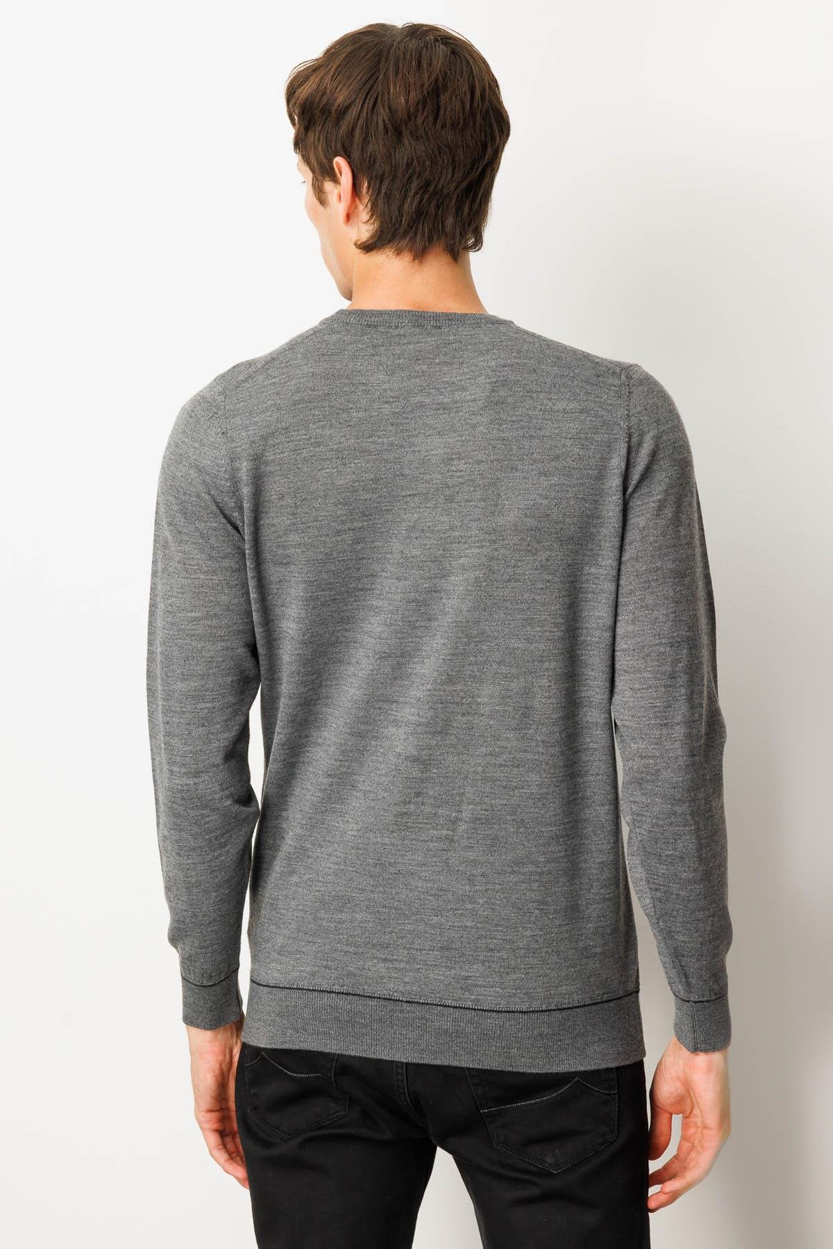 25603Erkek Sıfır Yaka Çizgili Baklavalı Yün Kazak Füme