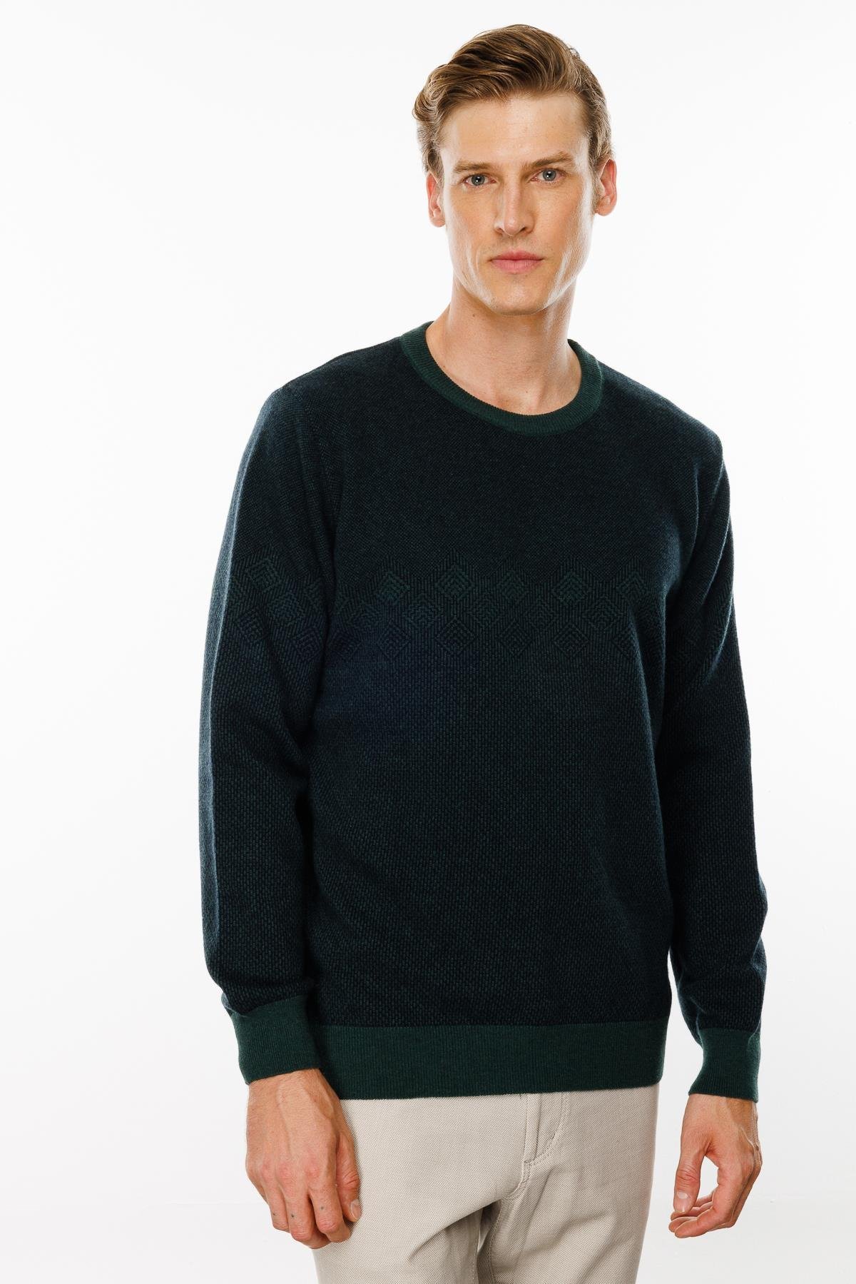 24519Erkek Sıfır Yaka Göğsü Baklava Desenli Yün Kazak Yeşil