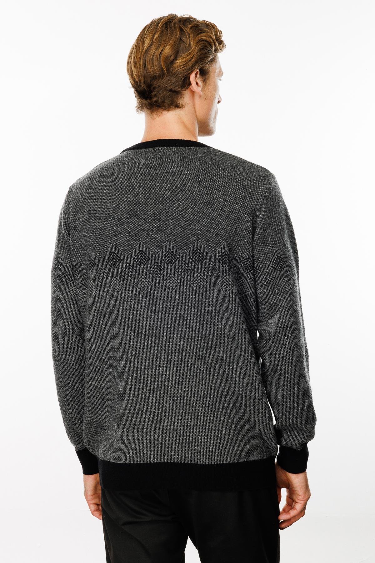 24519Erkek Sıfır Yaka Göğsü Baklava Desenli Yün Kazak Siyah