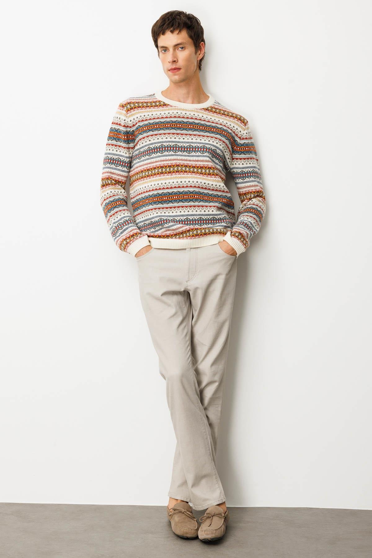 25511Erkek Sıfır Yaka Jakarlı Yün Kazak Kemik