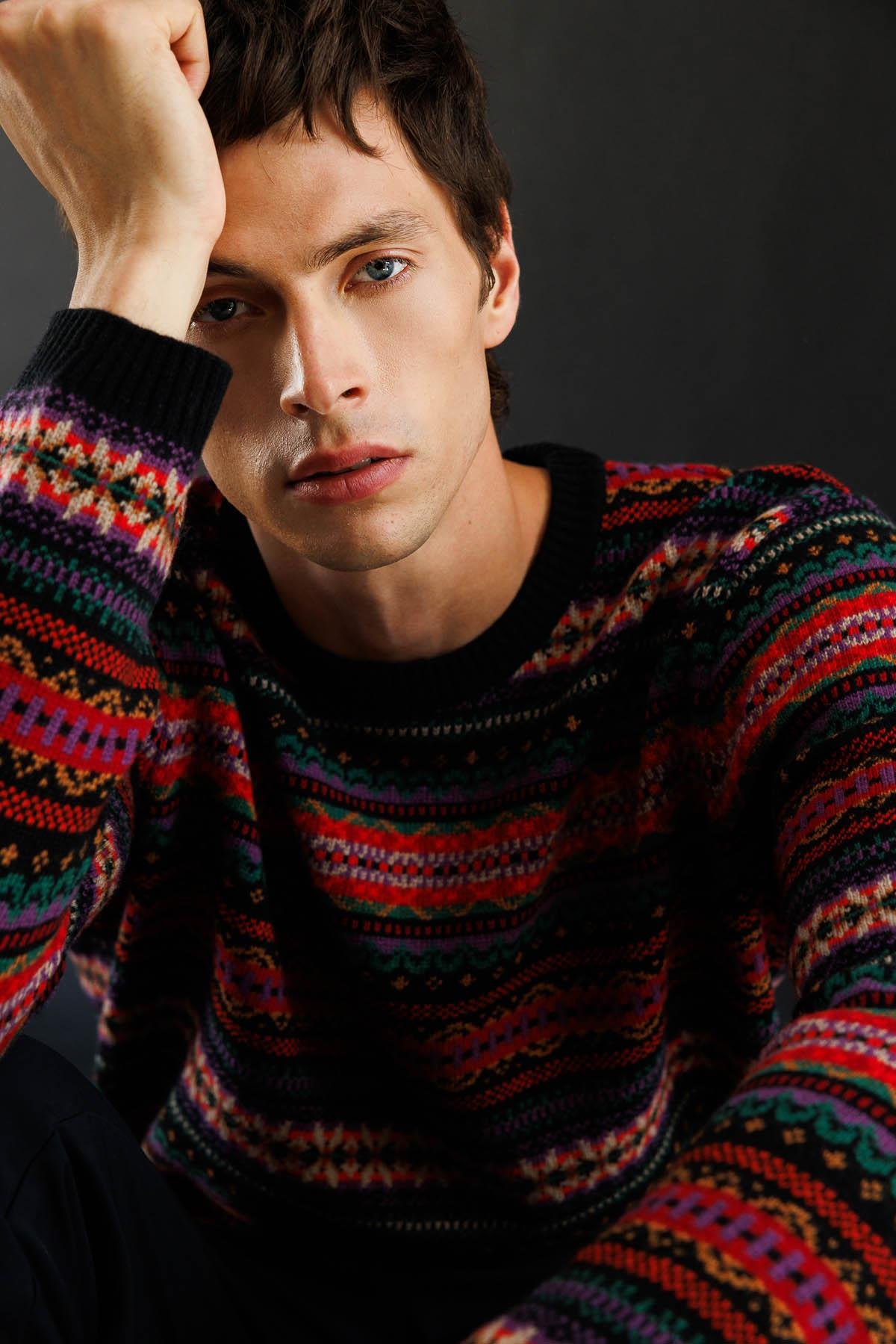 25511Erkek Sıfır Yaka Jakarlı Yün Kazak Siyah