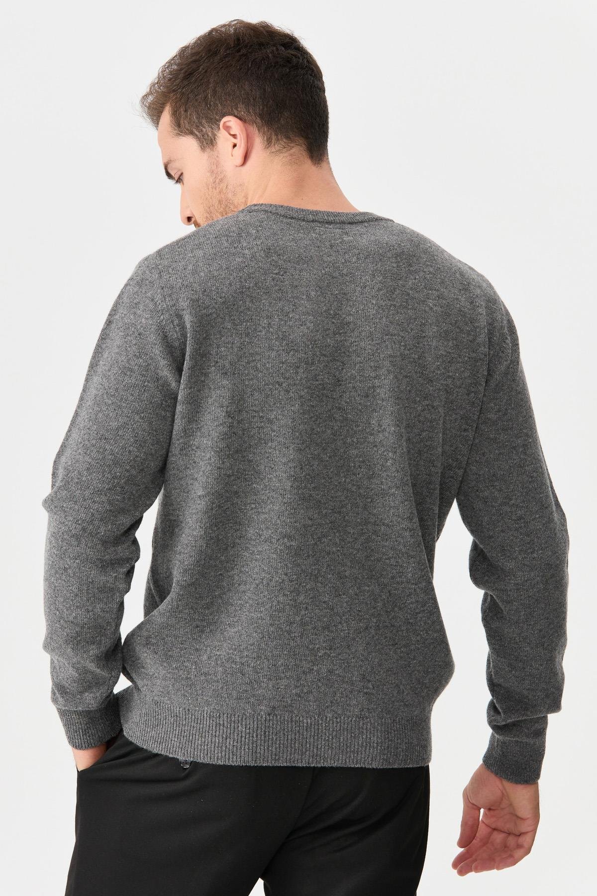 22581Мужской классический шерстяной свитер с круглым вырезом дымчатый