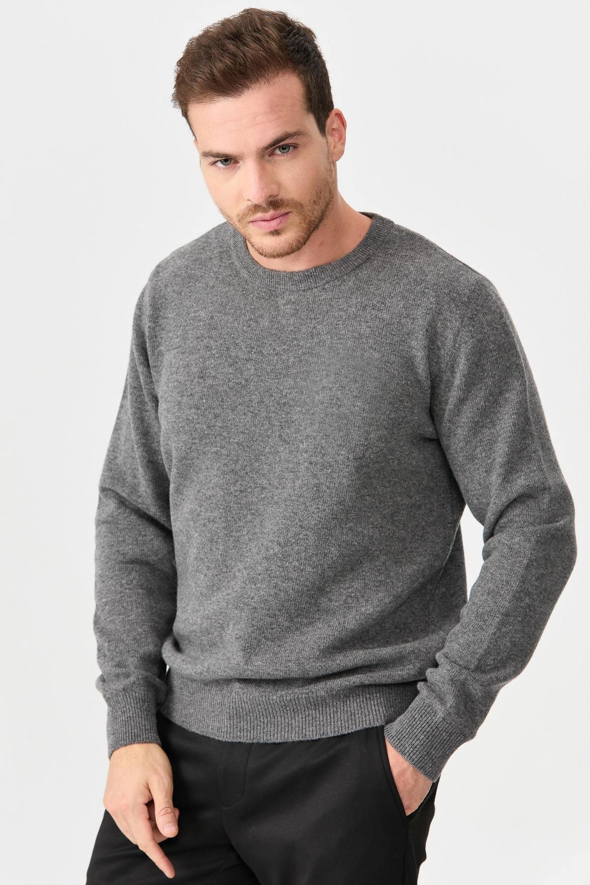 22581Мужской классический шерстяной свитер с круглым вырезом дымчатый