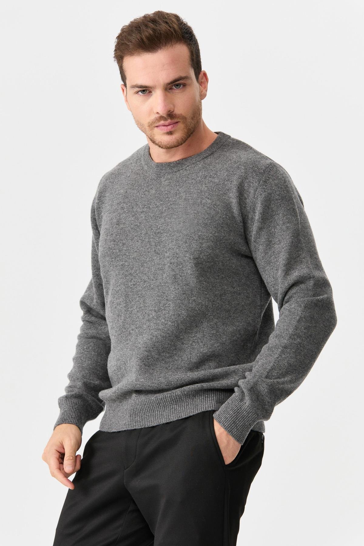22581Мужской классический шерстяной свитер с круглым вырезом дымчатый
